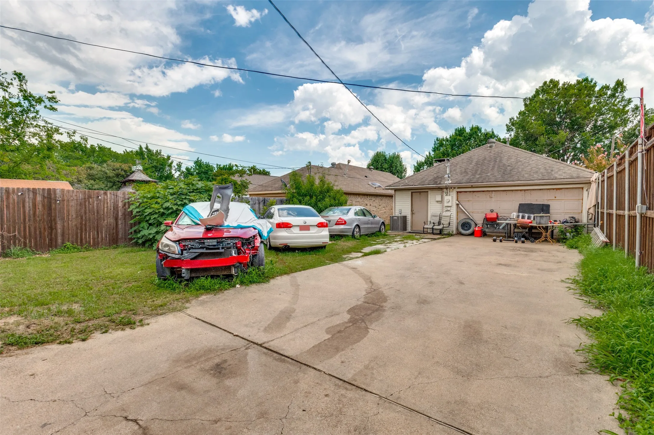 Single Family Residence For Sale in Dallas County , 1325 Abbott Drive, Irving, Texas 75060, 4 Bedroom, 3 Bathroom, Garage spaces, 1,161 Sqft, built in 1985, mls#21401863, Real Estate Agent in Irving, Homes For Sale in Dallas county, Homes For Sale in Irving, Realtor in Irving Texas, Real Estate Brokerage Independent Realty Texas, Luminita Cordes Realtor