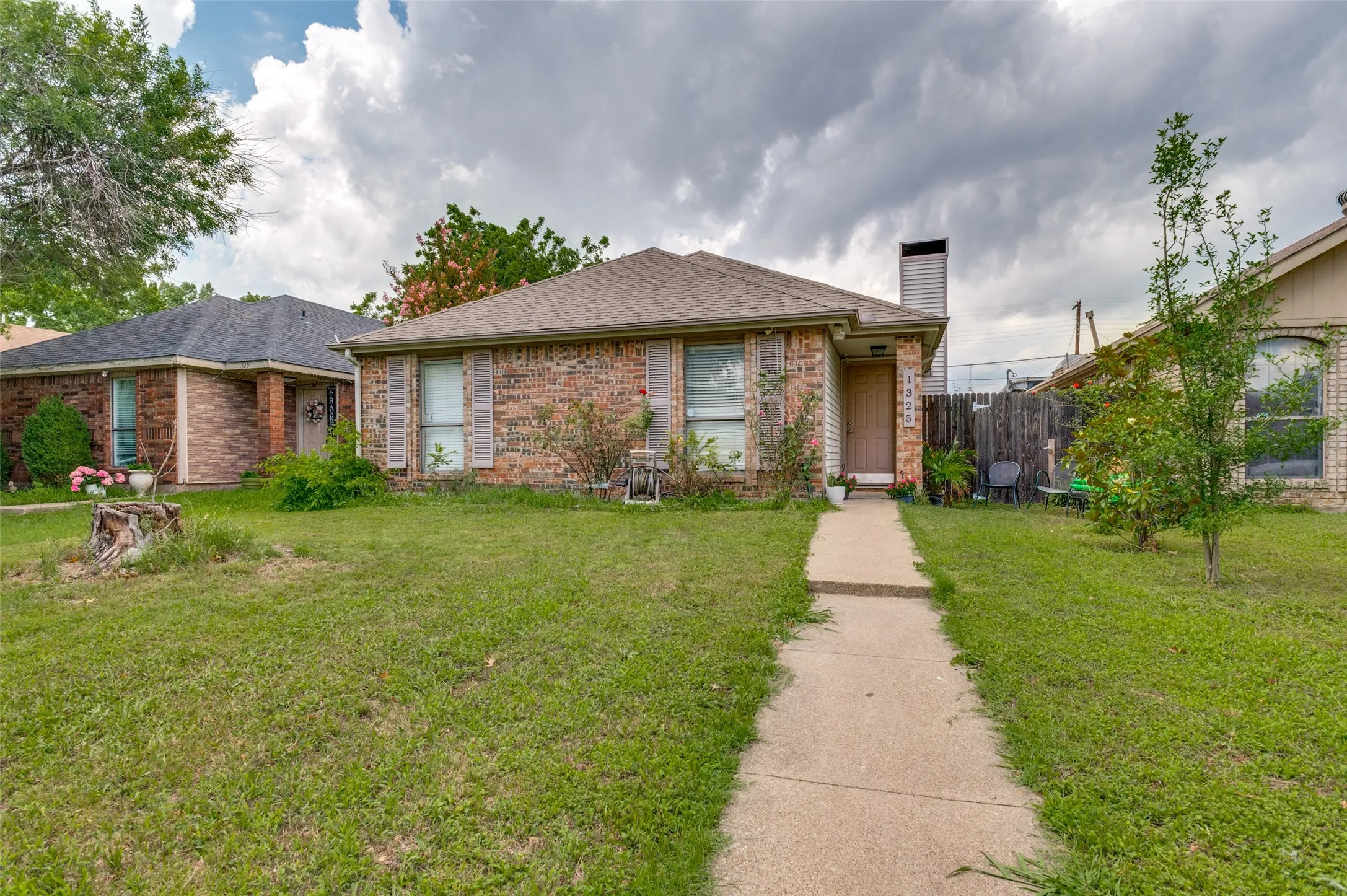 Single Family Residence For Sale in Dallas County , 1325 Abbott Drive, Irving, Texas 75060, 4 Bedroom, 3 Bathroom, Garage spaces, 1,161 Sqft, built in 1985, mls#21401863, Real Estate Agent in Irving, Homes For Sale in Dallas county, Homes For Sale in Irving, Realtor in Irving Texas, Real Estate Brokerage Independent Realty Texas, Luminita Cordes Realtor