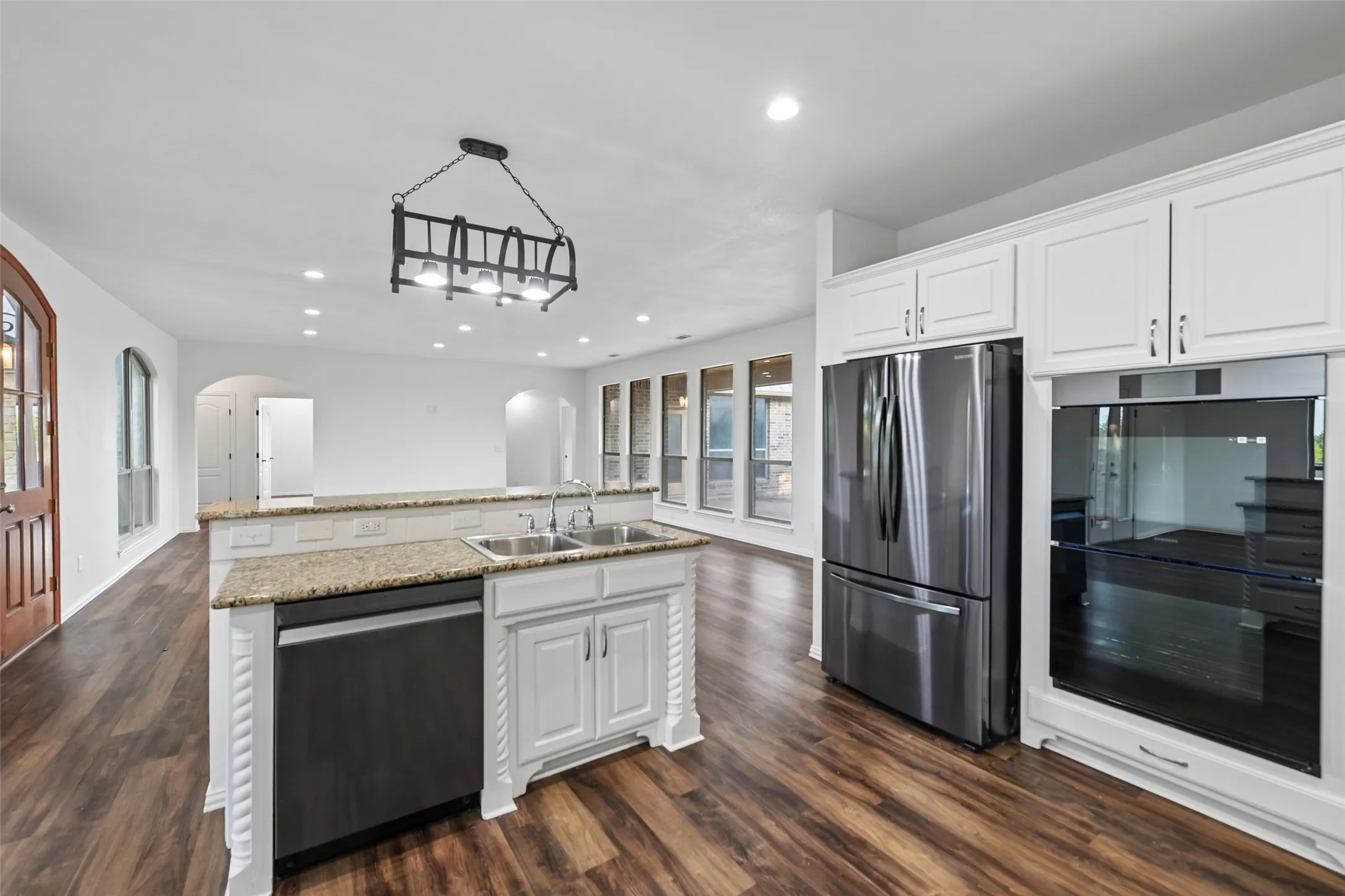 Single Family Residence For Sale in Ellis County , 6620 Montgomery Road, Midlothian, Texas 76065, 3 Bedroom, 3 Bathroom, 2 Garage spaces, 2,832 Sqft, built in 2004, mls#21394697, Real Estate Agent in Midlothian, Homes For Sale in Ellis county, Homes For Sale in Midlothian, Realtor in Midlothian Texas, Real Estate Brokerage Independent Realty Texas, Luminita Cordes Realtor