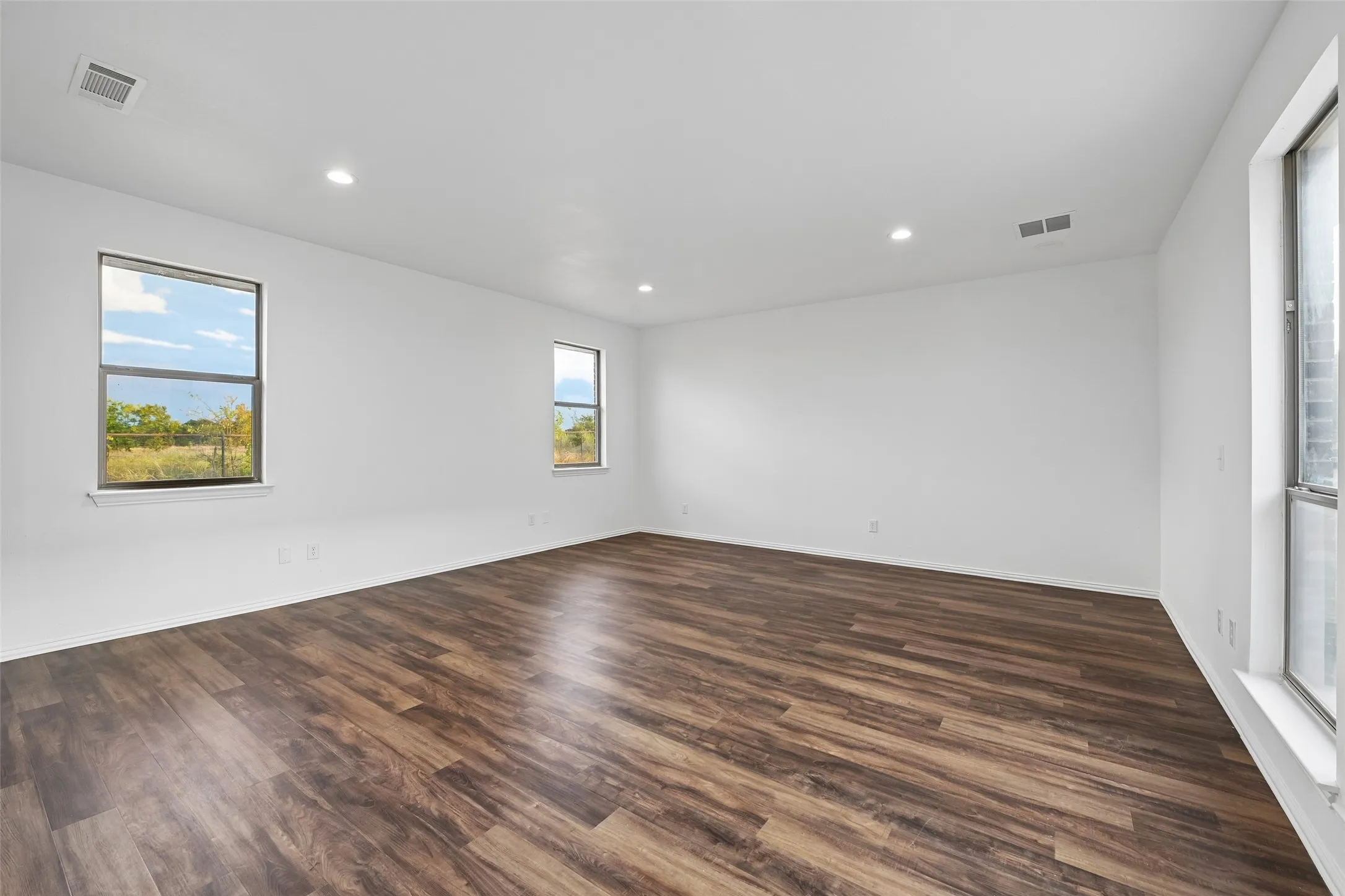 Single Family Residence For Sale in Ellis County , 6620 Montgomery Road, Midlothian, Texas 76065, 3 Bedroom, 3 Bathroom, 2 Garage spaces, 2,832 Sqft, built in 2004, mls#21394697, Real Estate Agent in Midlothian, Homes For Sale in Ellis county, Homes For Sale in Midlothian, Realtor in Midlothian Texas, Real Estate Brokerage Independent Realty Texas, Luminita Cordes Realtor