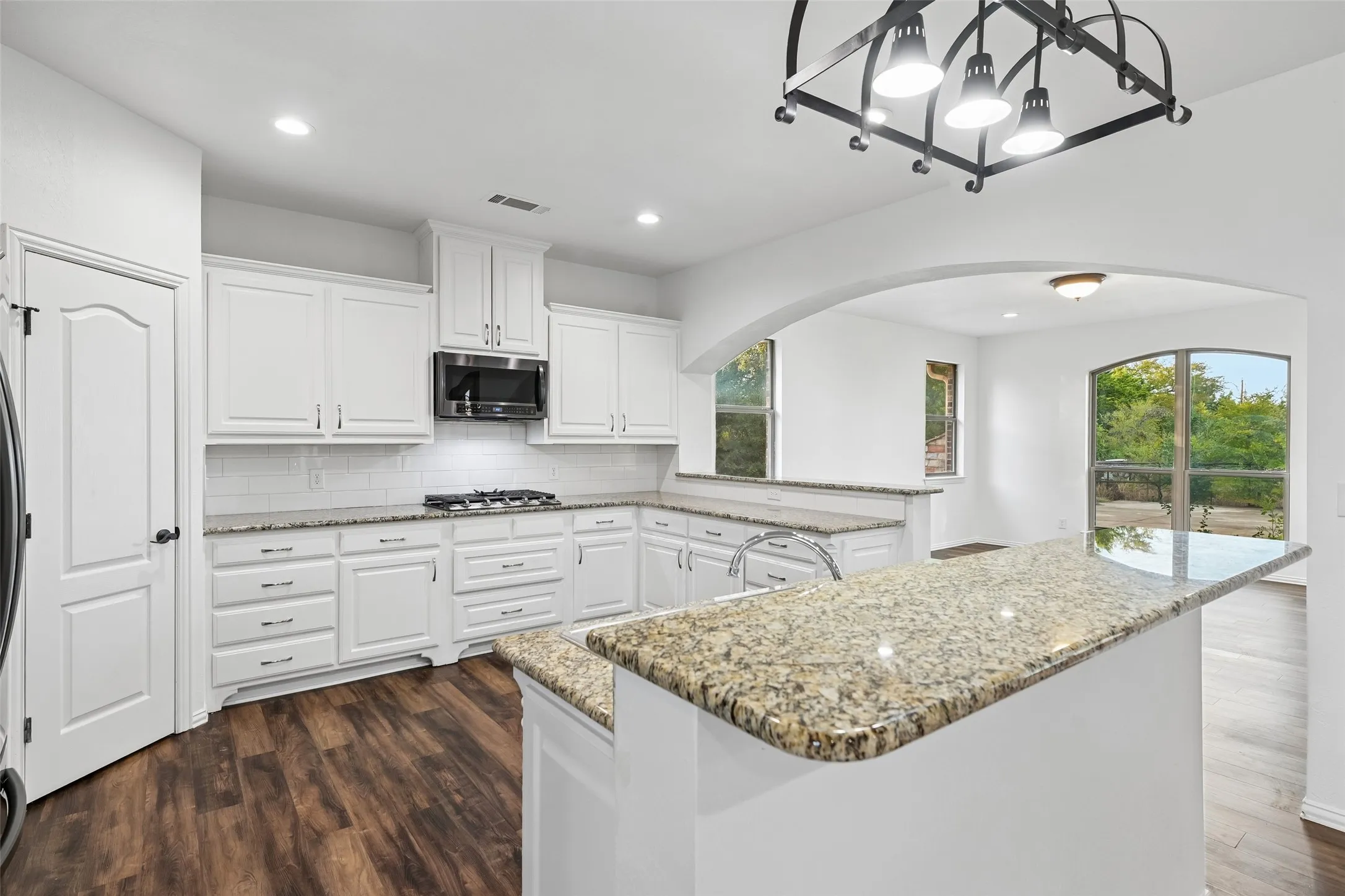 Single Family Residence For Sale in Ellis County , 6620 Montgomery Road, Midlothian, Texas 76065, 3 Bedroom, 3 Bathroom, 2 Garage spaces, 2,832 Sqft, built in 2004, mls#21394697, Real Estate Agent in Midlothian, Homes For Sale in Ellis county, Homes For Sale in Midlothian, Realtor in Midlothian Texas, Real Estate Brokerage Independent Realty Texas, Luminita Cordes Realtor
