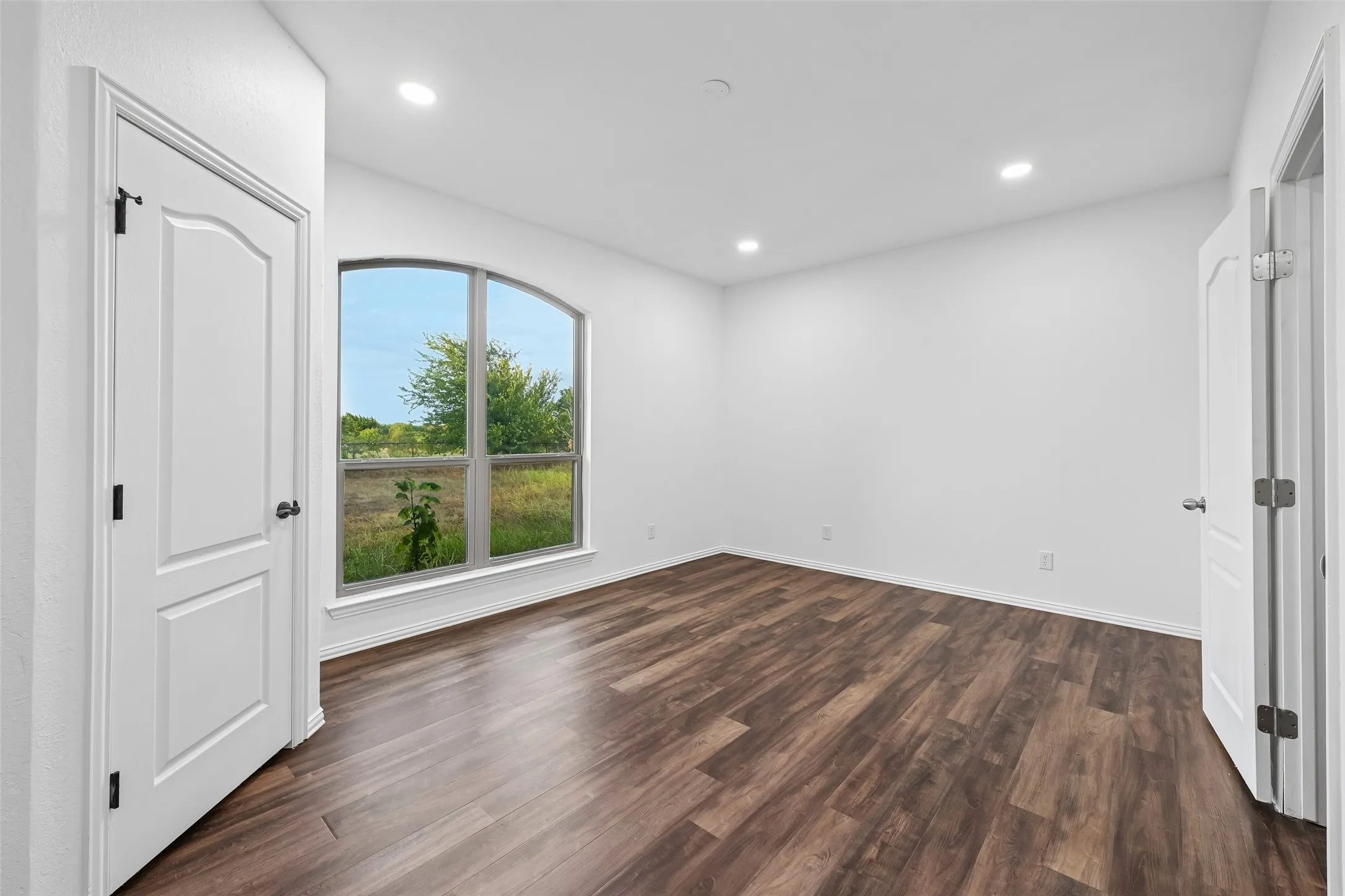 Single Family Residence For Sale in Ellis County , 6620 Montgomery Road, Midlothian, Texas 76065, 3 Bedroom, 3 Bathroom, 2 Garage spaces, 2,832 Sqft, built in 2004, mls#21394697, Real Estate Agent in Midlothian, Homes For Sale in Ellis county, Homes For Sale in Midlothian, Realtor in Midlothian Texas, Real Estate Brokerage Independent Realty Texas, Luminita Cordes Realtor