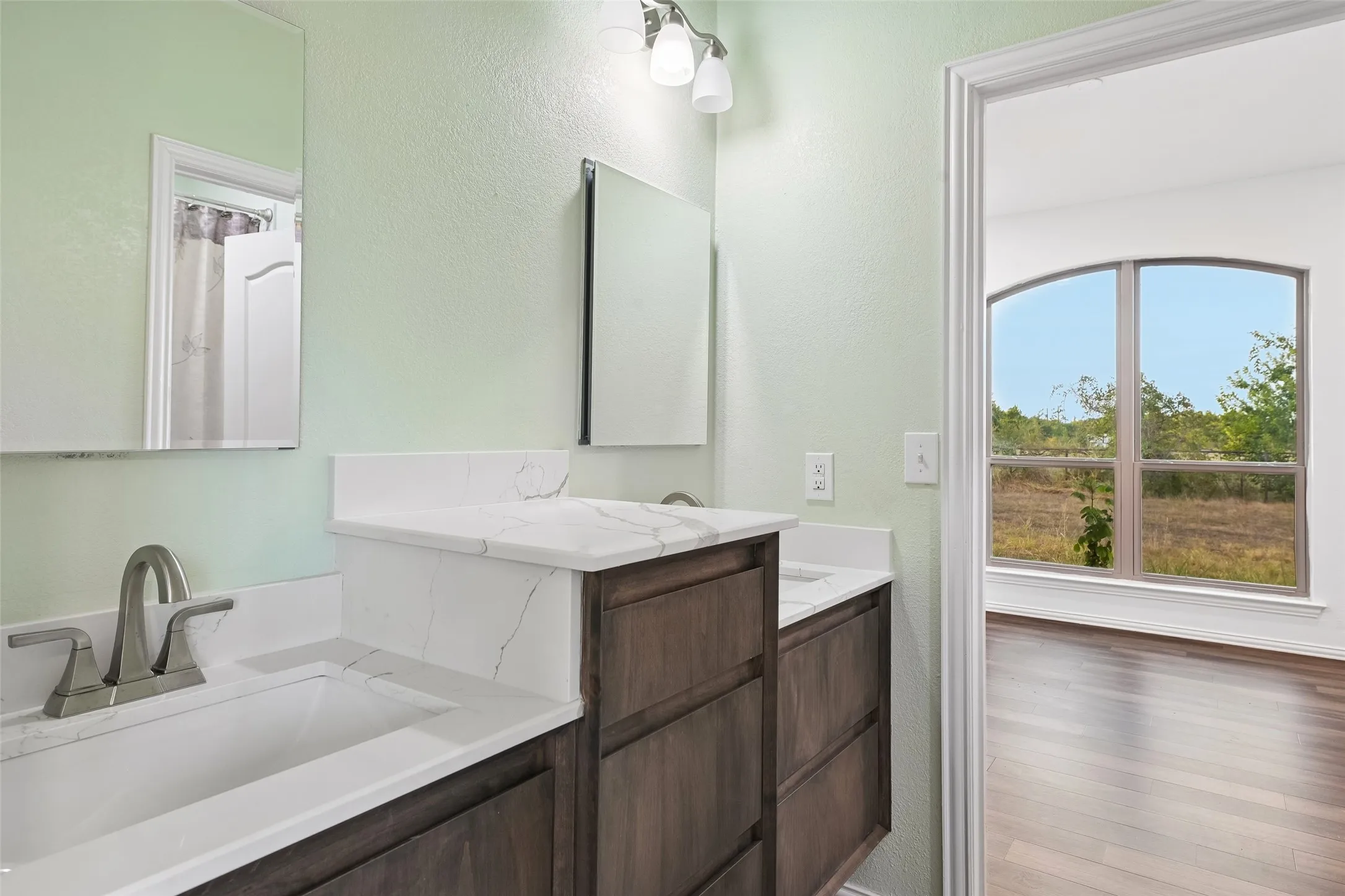 Single Family Residence For Sale in Ellis County , 6620 Montgomery Road, Midlothian, Texas 76065, 3 Bedroom, 3 Bathroom, 2 Garage spaces, 2,832 Sqft, built in 2004, mls#21394697, Real Estate Agent in Midlothian, Homes For Sale in Ellis county, Homes For Sale in Midlothian, Realtor in Midlothian Texas, Real Estate Brokerage Independent Realty Texas, Luminita Cordes Realtor