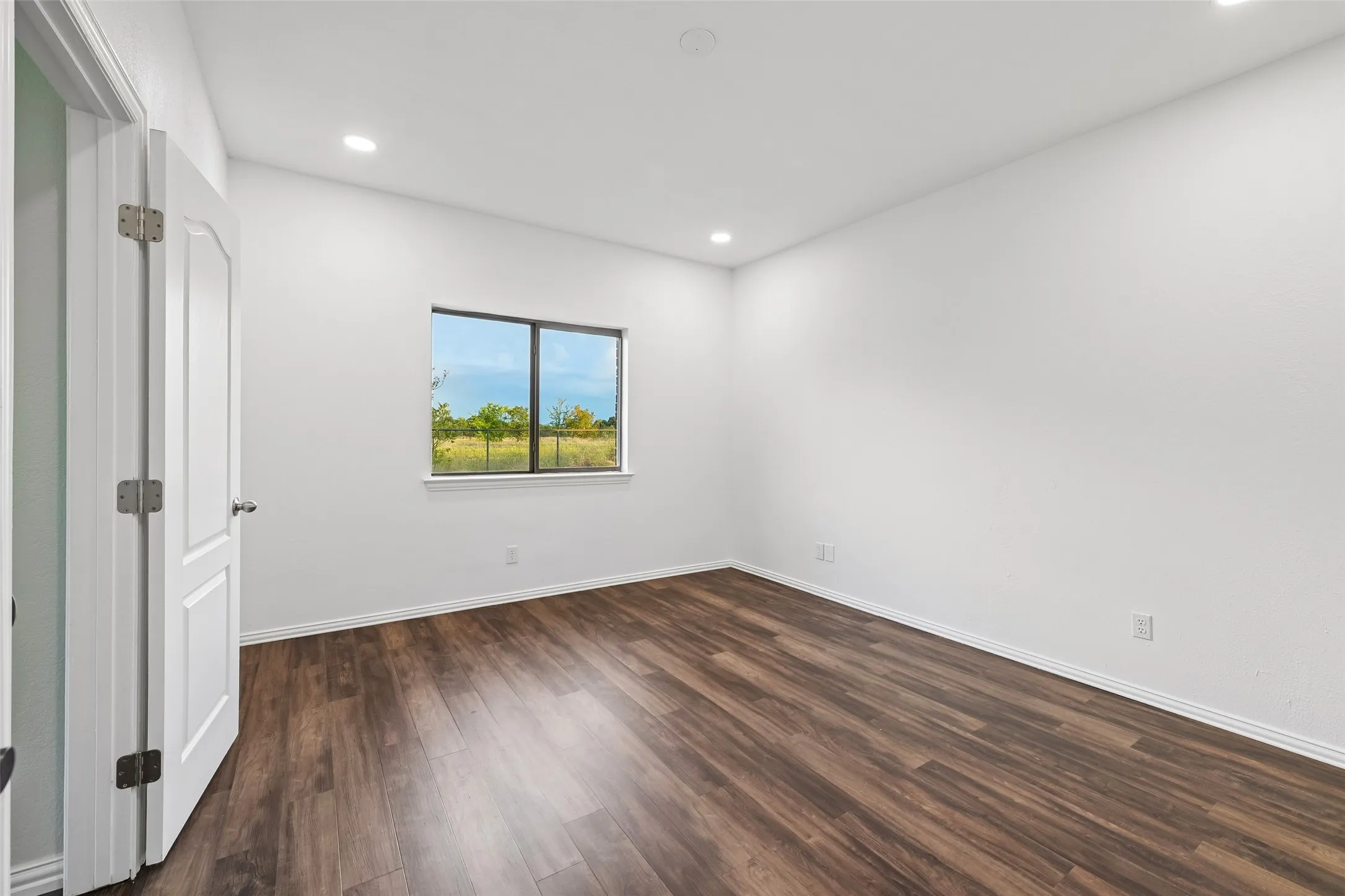Single Family Residence For Sale in Ellis County , 6620 Montgomery Road, Midlothian, Texas 76065, 3 Bedroom, 3 Bathroom, 2 Garage spaces, 2,832 Sqft, built in 2004, mls#21394697, Real Estate Agent in Midlothian, Homes For Sale in Ellis county, Homes For Sale in Midlothian, Realtor in Midlothian Texas, Real Estate Brokerage Independent Realty Texas, Luminita Cordes Realtor