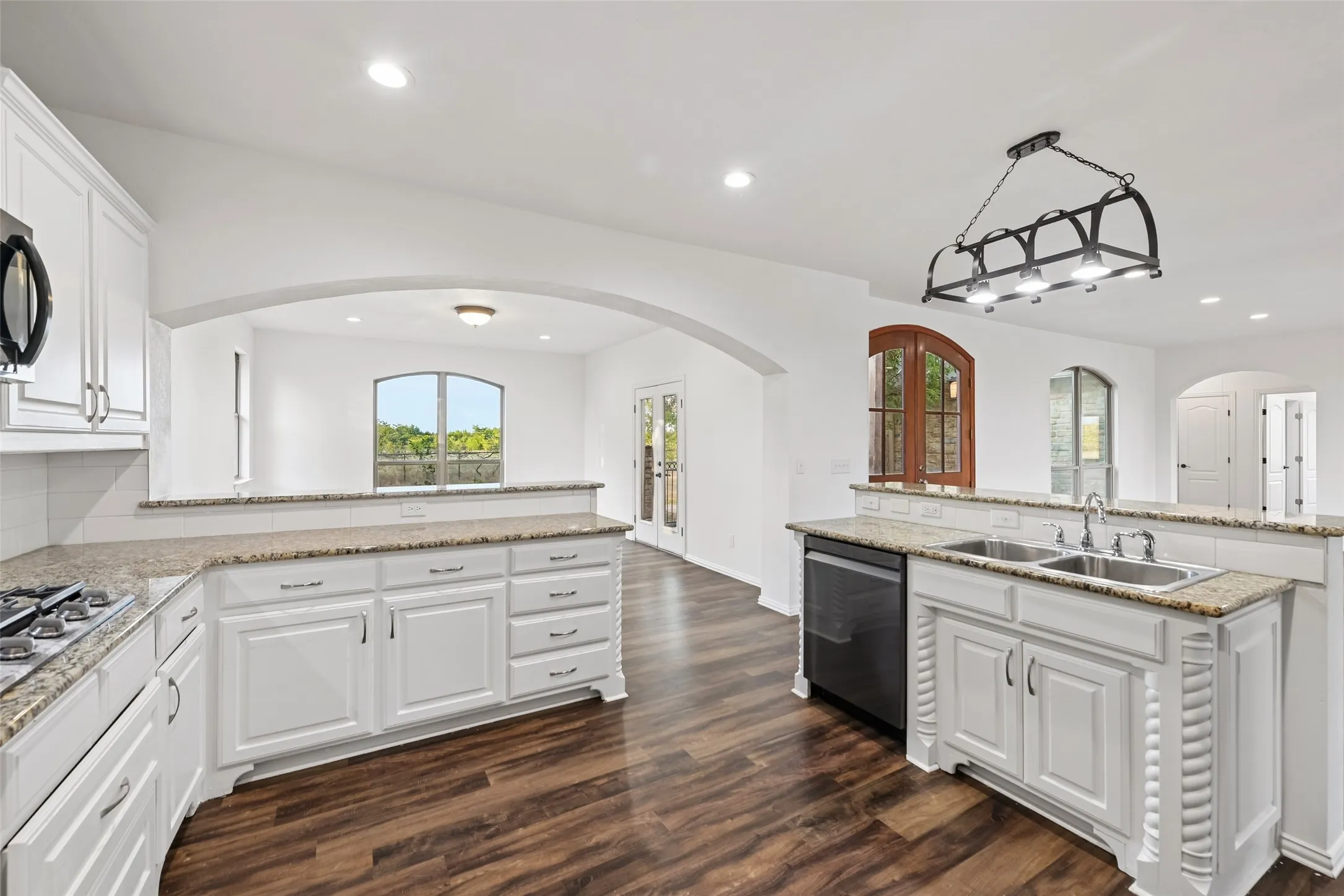 Single Family Residence For Sale in Ellis County , 6620 Montgomery Road, Midlothian, Texas 76065, 3 Bedroom, 3 Bathroom, 2 Garage spaces, 2,832 Sqft, built in 2004, mls#21394697, Real Estate Agent in Midlothian, Homes For Sale in Ellis county, Homes For Sale in Midlothian, Realtor in Midlothian Texas, Real Estate Brokerage Independent Realty Texas, Luminita Cordes Realtor