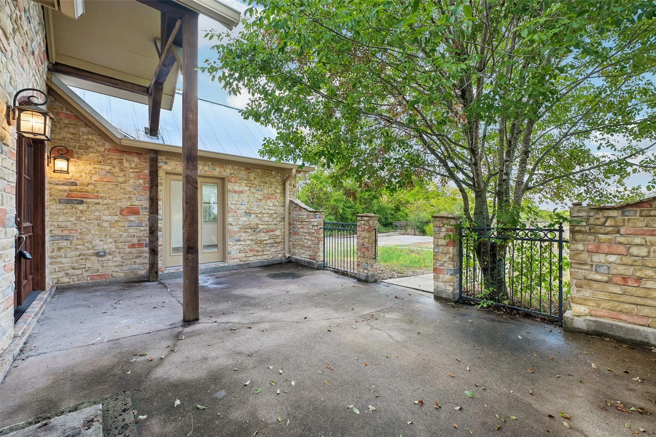 Single Family Residence For Sale in Ellis County , 6620 Montgomery Road, Midlothian, Texas 76065, 3 Bedroom, 3 Bathroom, 2 Garage spaces, 2,832 Sqft, built in 2004, mls#21394697, Real Estate Agent in Midlothian, Homes For Sale in Ellis county, Homes For Sale in Midlothian, Realtor in Midlothian Texas, Real Estate Brokerage Independent Realty Texas, Luminita Cordes Realtor