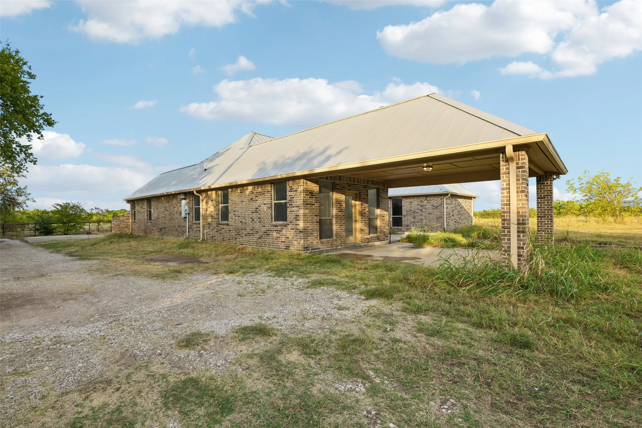 Single Family Residence For Sale in Ellis County , 6620 Montgomery Road, Midlothian, Texas 76065, 3 Bedroom, 3 Bathroom, 2 Garage spaces, 2,832 Sqft, built in 2004, mls#21394697, Real Estate Agent in Midlothian, Homes For Sale in Ellis county, Homes For Sale in Midlothian, Realtor in Midlothian Texas, Real Estate Brokerage Independent Realty Texas, Luminita Cordes Realtor