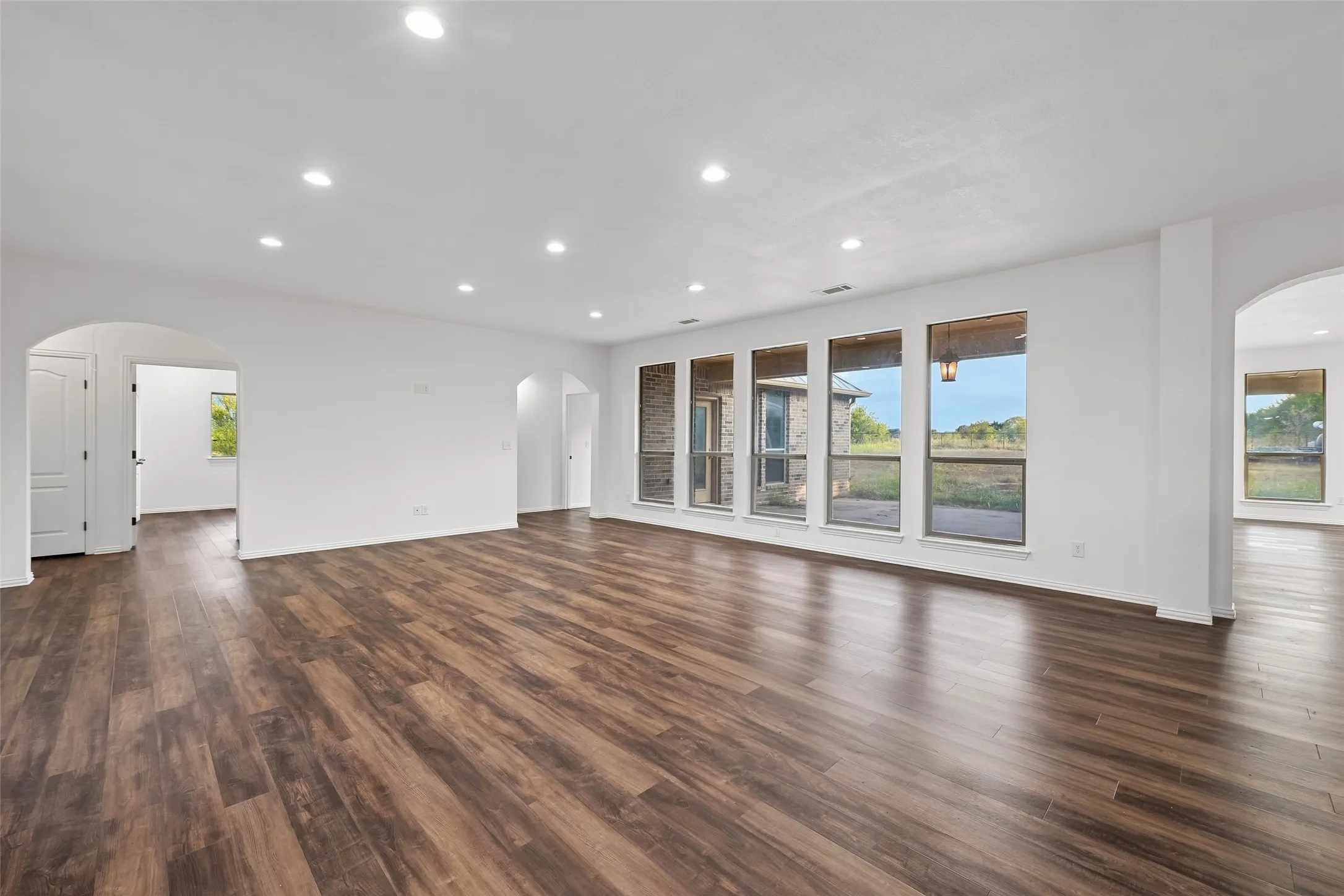 Single Family Residence For Sale in Ellis County , 6620 Montgomery Road, Midlothian, Texas 76065, 3 Bedroom, 3 Bathroom, 2 Garage spaces, 2,832 Sqft, built in 2004, mls#21394697, Real Estate Agent in Midlothian, Homes For Sale in Ellis county, Homes For Sale in Midlothian, Realtor in Midlothian Texas, Real Estate Brokerage Independent Realty Texas, Luminita Cordes Realtor