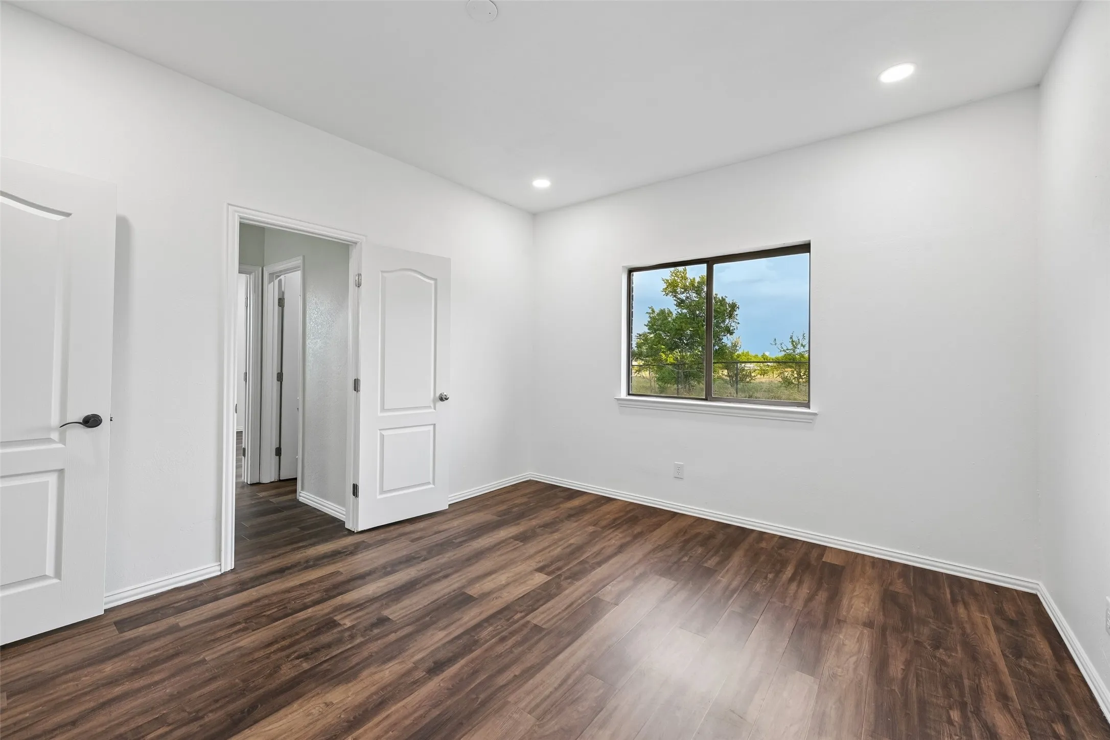Single Family Residence For Sale in Ellis County , 6620 Montgomery Road, Midlothian, Texas 76065, 3 Bedroom, 3 Bathroom, 2 Garage spaces, 2,832 Sqft, built in 2004, mls#21394697, Real Estate Agent in Midlothian, Homes For Sale in Ellis county, Homes For Sale in Midlothian, Realtor in Midlothian Texas, Real Estate Brokerage Independent Realty Texas, Luminita Cordes Realtor