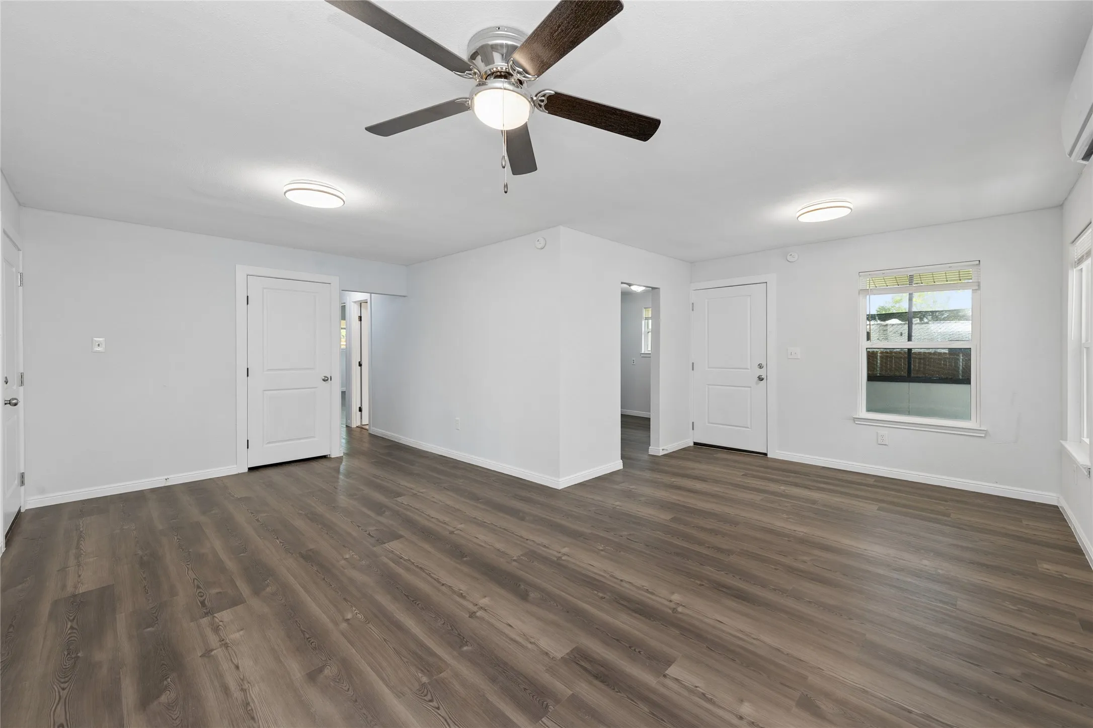 Single Family Residence For Sale in Collin County , 5776 County Road 927, Nevada, Texas 75173, 2 Bedroom, 1 Bathroom, Garage spaces, 1,143 Sqft, built in 1983, mls#21401867, Real Estate Agent in Nevada, Homes For Sale in Collin county, Homes For Sale in Nevada, Realtor in Nevada Texas, Real Estate Brokerage Independent Realty Texas, Luminita Cordes Realtor