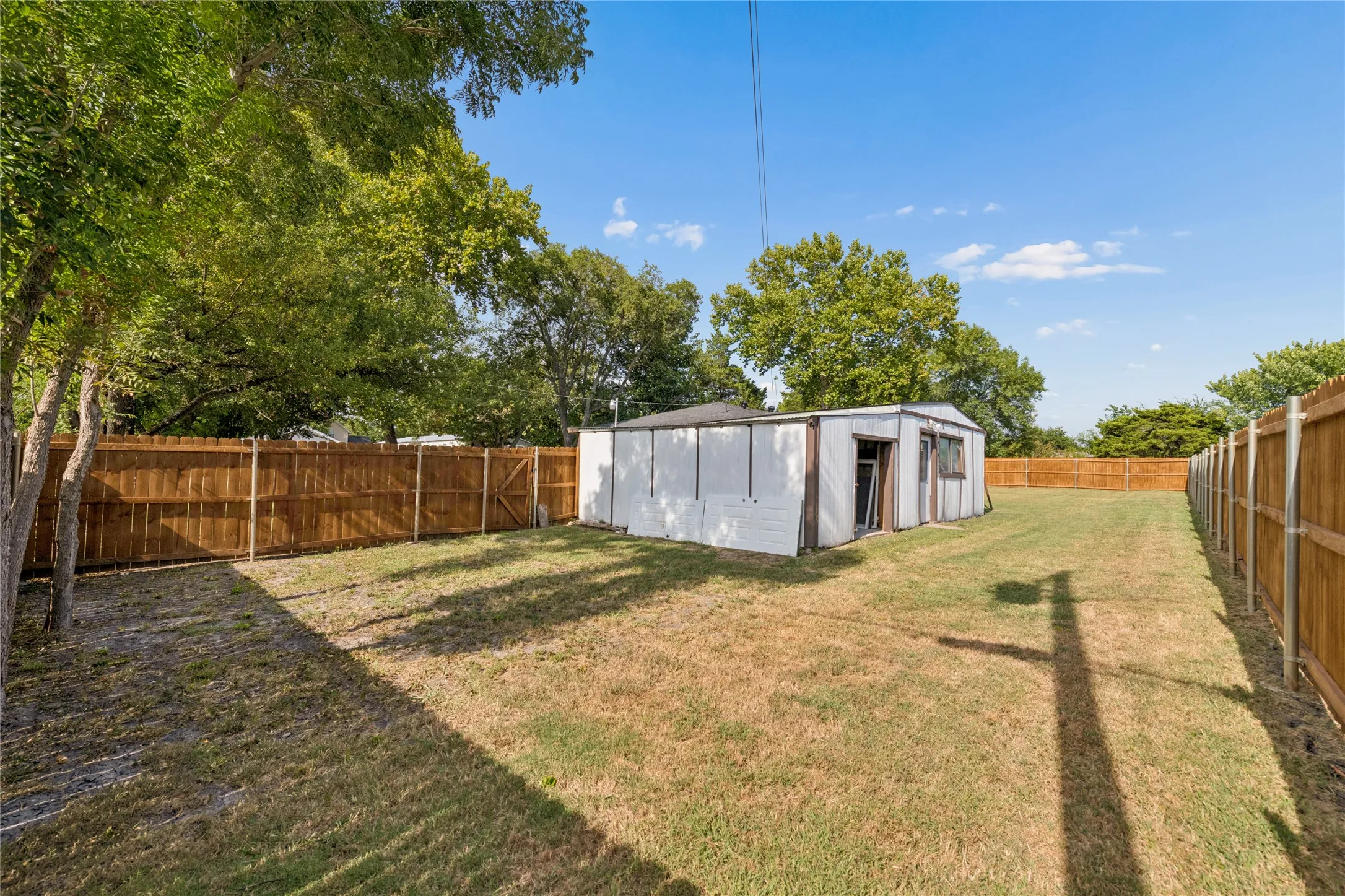 Single Family Residence For Sale in Collin County , 5776 County Road 927, Nevada, Texas 75173, 2 Bedroom, 1 Bathroom, Garage spaces, 1,143 Sqft, built in 1983, mls#21401867, Real Estate Agent in Nevada, Homes For Sale in Collin county, Homes For Sale in Nevada, Realtor in Nevada Texas, Real Estate Brokerage Independent Realty Texas, Luminita Cordes Realtor