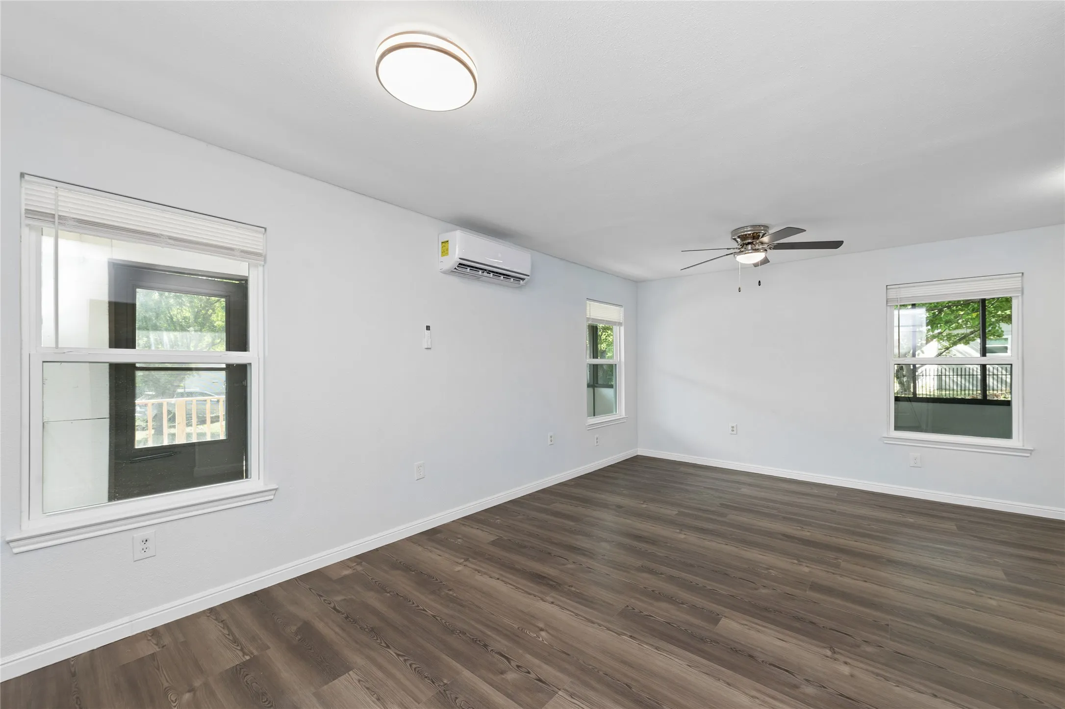 Single Family Residence For Sale in Collin County , 5776 County Road 927, Nevada, Texas 75173, 2 Bedroom, 1 Bathroom, Garage spaces, 1,143 Sqft, built in 1983, mls#21401867, Real Estate Agent in Nevada, Homes For Sale in Collin county, Homes For Sale in Nevada, Realtor in Nevada Texas, Real Estate Brokerage Independent Realty Texas, Luminita Cordes Realtor
