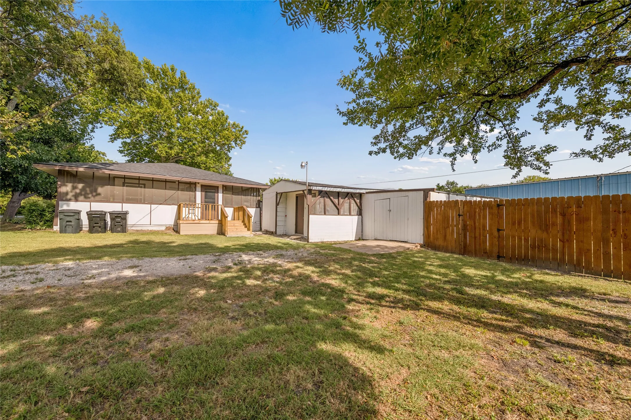Single Family Residence For Sale in Collin County , 5776 County Road 927, Nevada, Texas 75173, 2 Bedroom, 1 Bathroom, Garage spaces, 1,143 Sqft, built in 1983, mls#21401867, Real Estate Agent in Nevada, Homes For Sale in Collin county, Homes For Sale in Nevada, Realtor in Nevada Texas, Real Estate Brokerage Independent Realty Texas, Luminita Cordes Realtor
