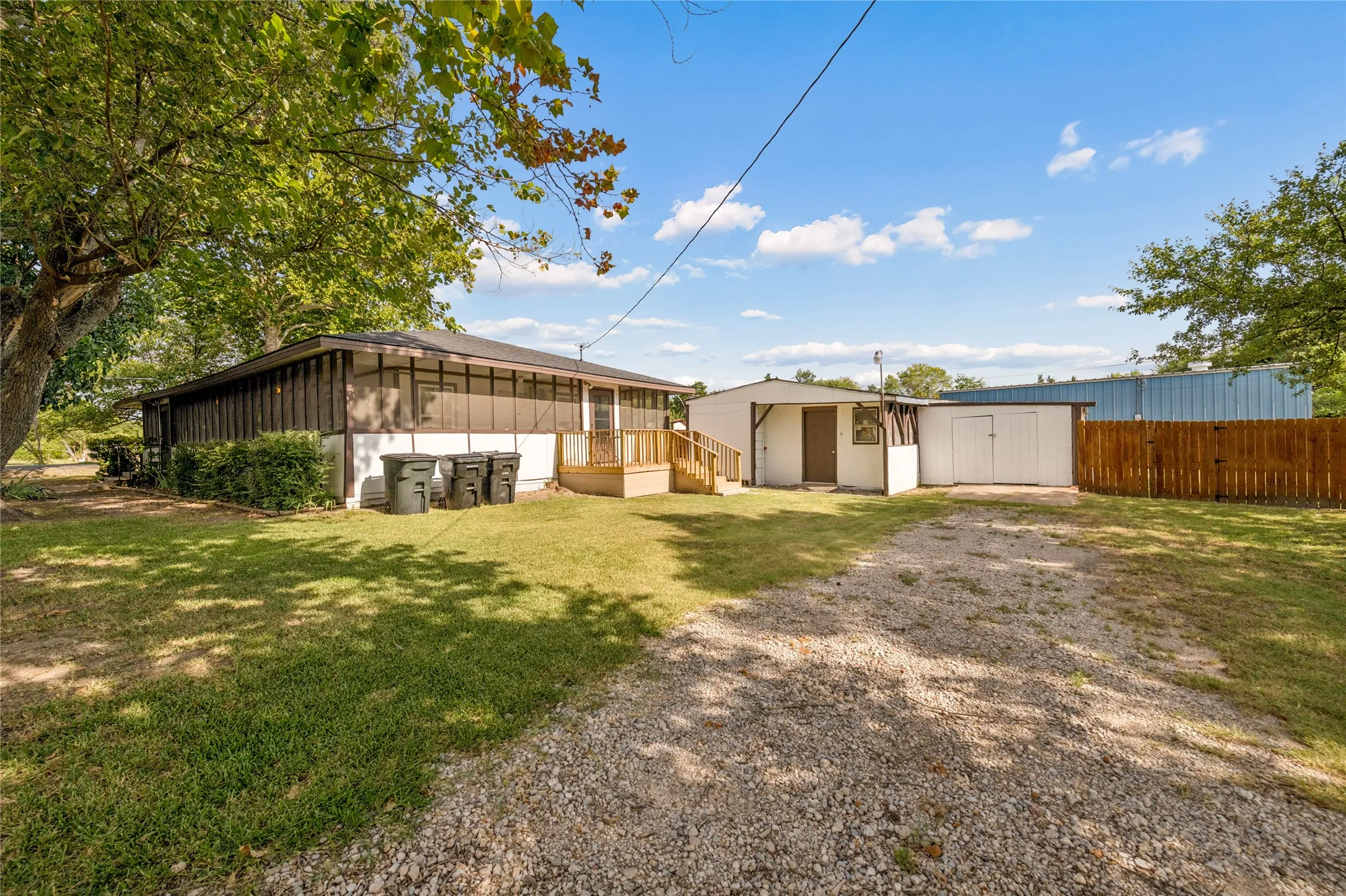 Single Family Residence For Sale in Collin County , 5776 County Road 927, Nevada, Texas 75173, 2 Bedroom, 1 Bathroom, Garage spaces, 1,143 Sqft, built in 1983, mls#21401867, Real Estate Agent in Nevada, Homes For Sale in Collin county, Homes For Sale in Nevada, Realtor in Nevada Texas, Real Estate Brokerage Independent Realty Texas, Luminita Cordes Realtor