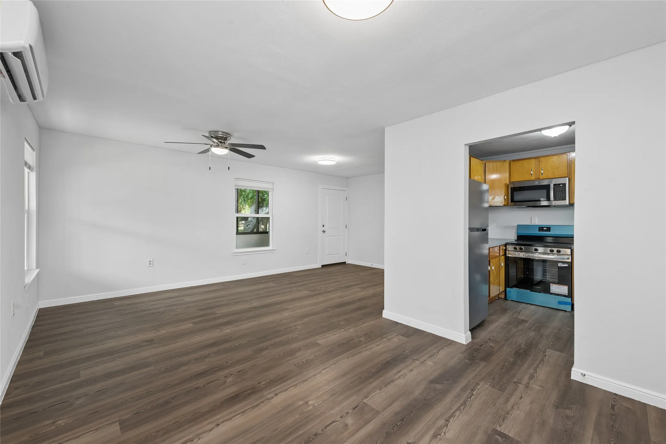 Single Family Residence For Sale in Collin County , 5776 County Road 927, Nevada, Texas 75173, 2 Bedroom, 1 Bathroom, Garage spaces, 1,143 Sqft, built in 1983, mls#21401867, Real Estate Agent in Nevada, Homes For Sale in Collin county, Homes For Sale in Nevada, Realtor in Nevada Texas, Real Estate Brokerage Independent Realty Texas, Luminita Cordes Realtor