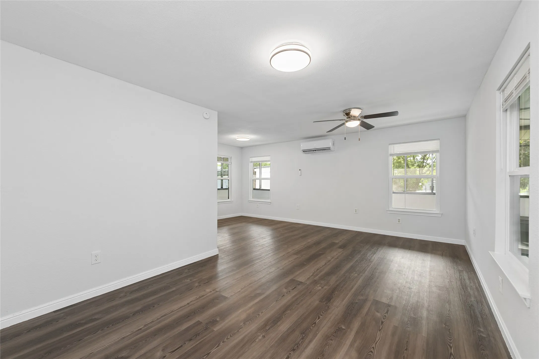 Single Family Residence For Sale in Collin County , 5776 County Road 927, Nevada, Texas 75173, 2 Bedroom, 1 Bathroom, Garage spaces, 1,143 Sqft, built in 1983, mls#21401867, Real Estate Agent in Nevada, Homes For Sale in Collin county, Homes For Sale in Nevada, Realtor in Nevada Texas, Real Estate Brokerage Independent Realty Texas, Luminita Cordes Realtor