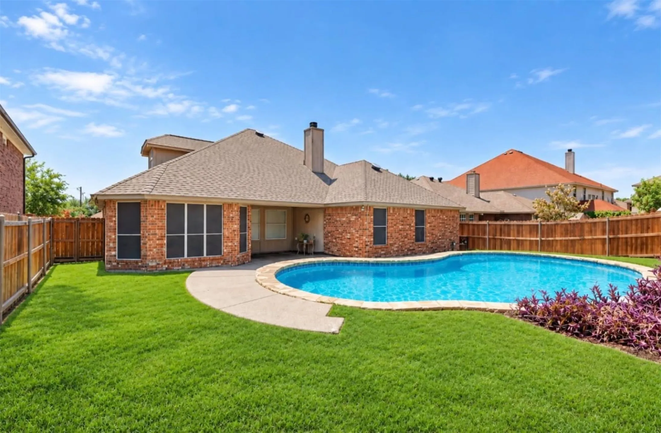 Single Family Residence For Sale in Tarrant County , 839 Evergreen Lane, Burleson, Texas 76028, 4 Bedroom, 2 Bathroom, 2 Garage spaces, 2,714 Sqft, built in 2005, mls#21401871, Real Estate Agent in Burleson, Homes For Sale in Tarrant county, Homes For Sale in Burleson, Realtor in Burleson Texas, Real Estate Brokerage Independent Realty Texas, Luminita Cordes Realtor