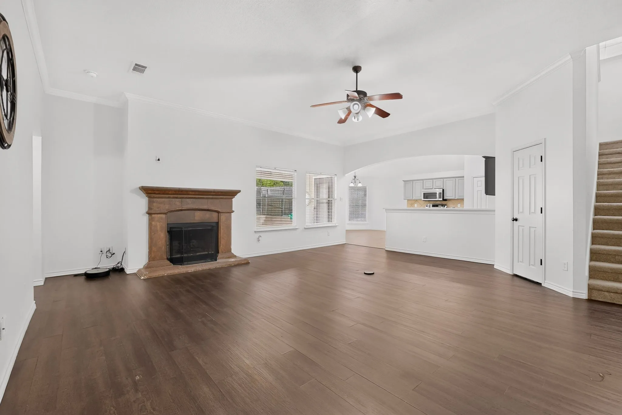 Single Family Residence For Sale in Tarrant County , 839 Evergreen Lane, Burleson, Texas 76028, 4 Bedroom, 2 Bathroom, 2 Garage spaces, 2,714 Sqft, built in 2005, mls#21401871, Real Estate Agent in Burleson, Homes For Sale in Tarrant county, Homes For Sale in Burleson, Realtor in Burleson Texas, Real Estate Brokerage Independent Realty Texas, Luminita Cordes Realtor