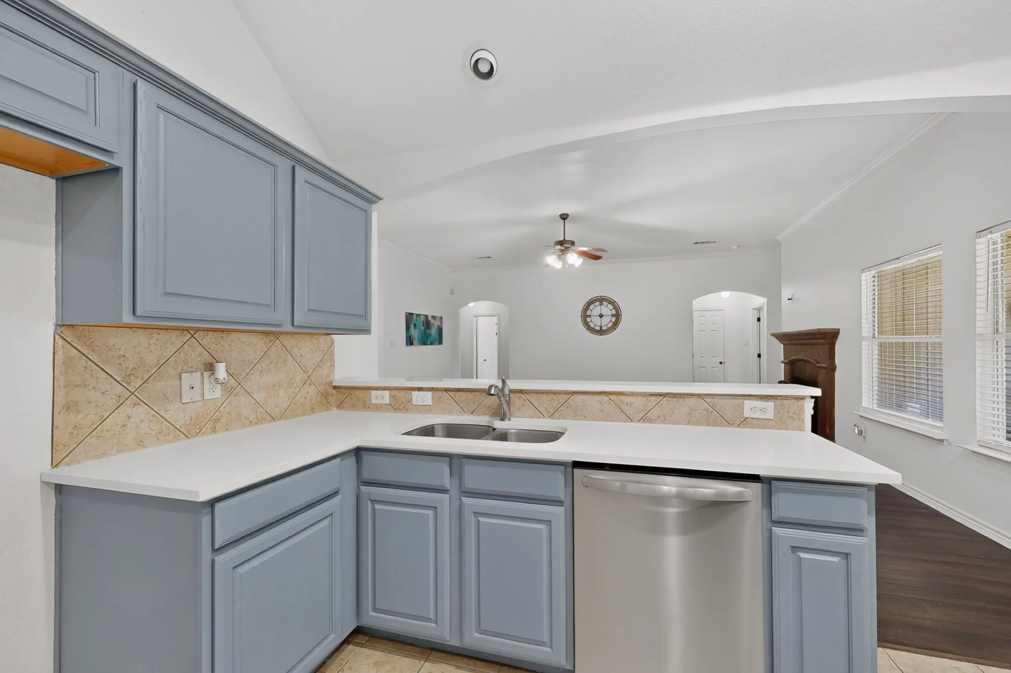 Single Family Residence For Sale in Tarrant County , 839 Evergreen Lane, Burleson, Texas 76028, 4 Bedroom, 2 Bathroom, 2 Garage spaces, 2,714 Sqft, built in 2005, mls#21401871, Real Estate Agent in Burleson, Homes For Sale in Tarrant county, Homes For Sale in Burleson, Realtor in Burleson Texas, Real Estate Brokerage Independent Realty Texas, Luminita Cordes Realtor