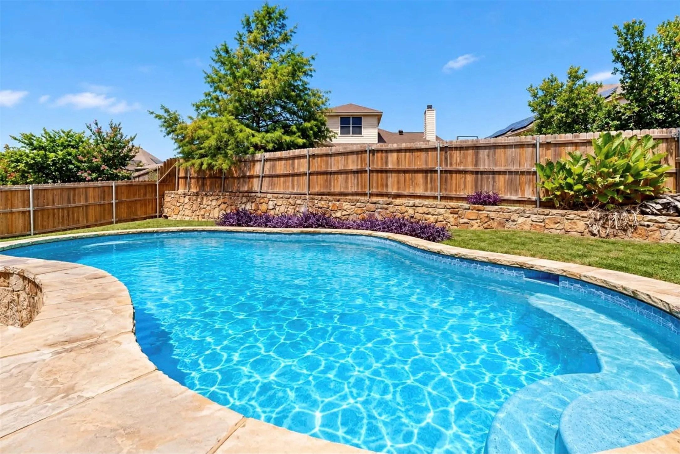 Single Family Residence For Sale in Tarrant County , 839 Evergreen Lane, Burleson, Texas 76028, 4 Bedroom, 2 Bathroom, 2 Garage spaces, 2,714 Sqft, built in 2005, mls#21401871, Real Estate Agent in Burleson, Homes For Sale in Tarrant county, Homes For Sale in Burleson, Realtor in Burleson Texas, Real Estate Brokerage Independent Realty Texas, Luminita Cordes Realtor