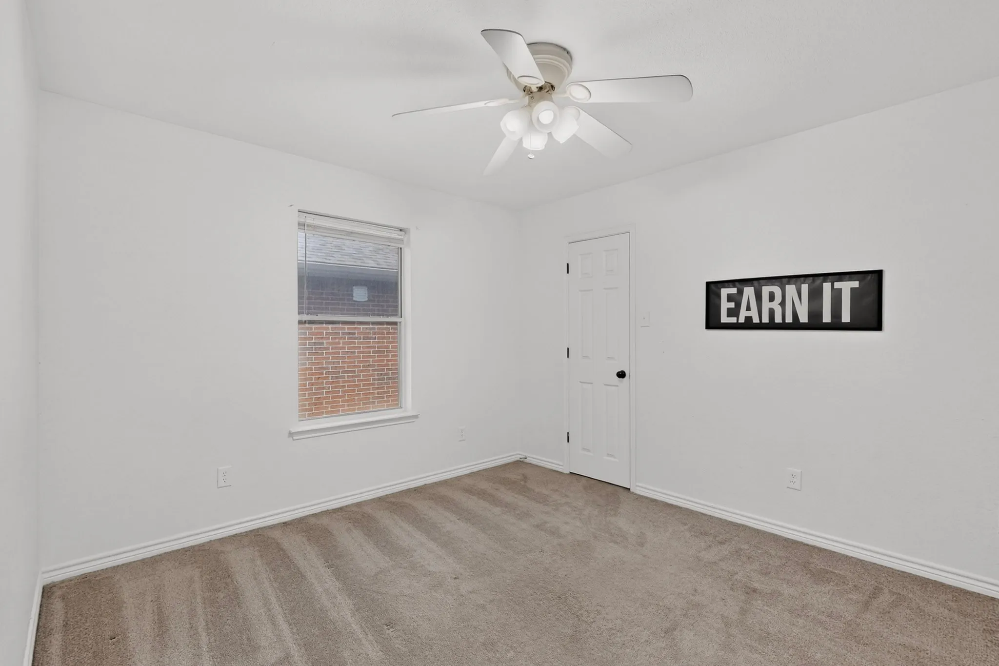 Single Family Residence For Sale in Tarrant County , 839 Evergreen Lane, Burleson, Texas 76028, 4 Bedroom, 2 Bathroom, 2 Garage spaces, 2,714 Sqft, built in 2005, mls#21401871, Real Estate Agent in Burleson, Homes For Sale in Tarrant county, Homes For Sale in Burleson, Realtor in Burleson Texas, Real Estate Brokerage Independent Realty Texas, Luminita Cordes Realtor