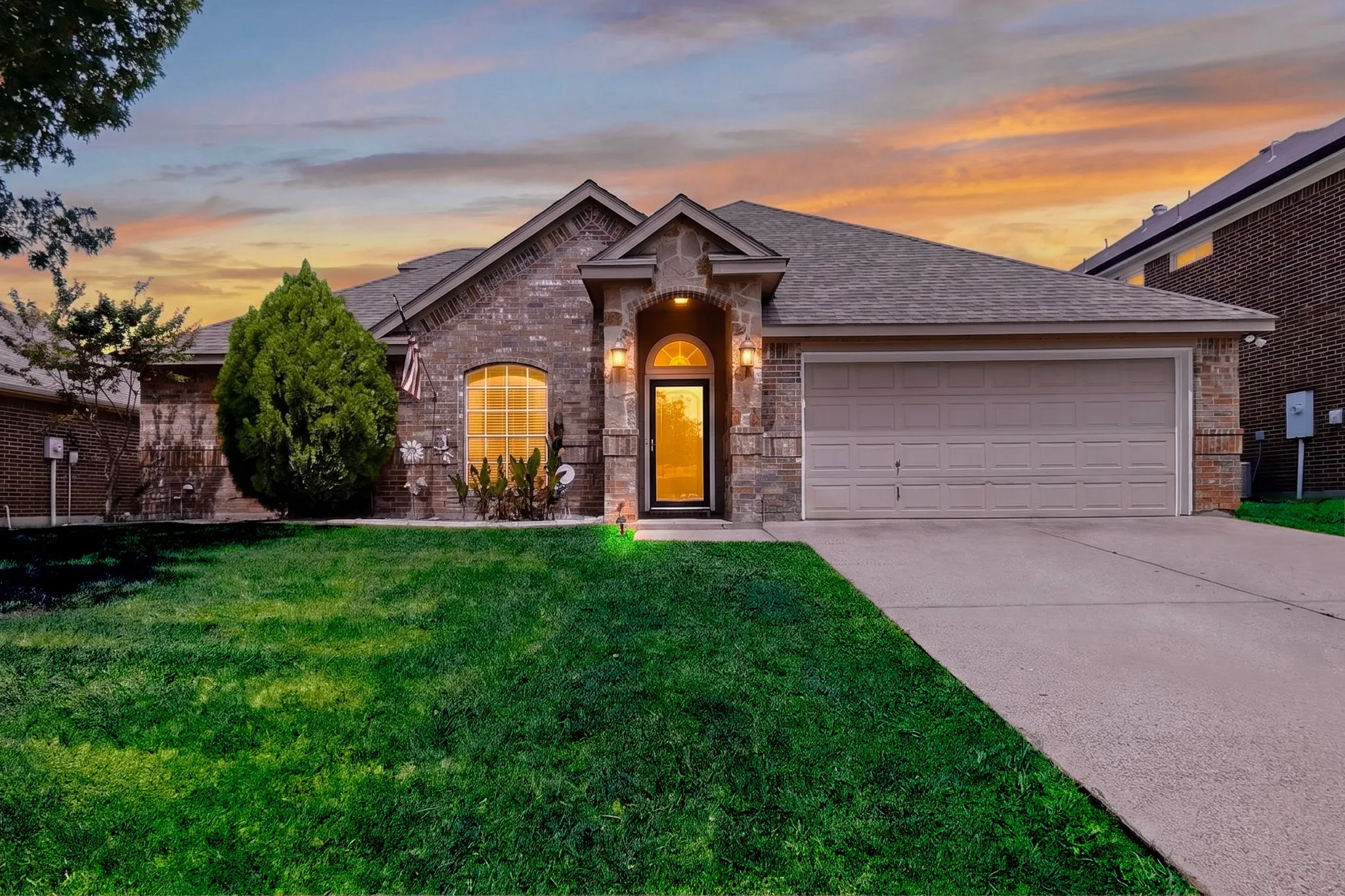 Single Family Residence For Sale in Tarrant County , 839 Evergreen Lane, Burleson, Texas 76028, 4 Bedroom, 2 Bathroom, 2 Garage spaces, 2,714 Sqft, built in 2005, mls#21401871, Real Estate Agent in Burleson, Homes For Sale in Tarrant county, Homes For Sale in Burleson, Realtor in Burleson Texas, Real Estate Brokerage Independent Realty Texas, Luminita Cordes Realtor