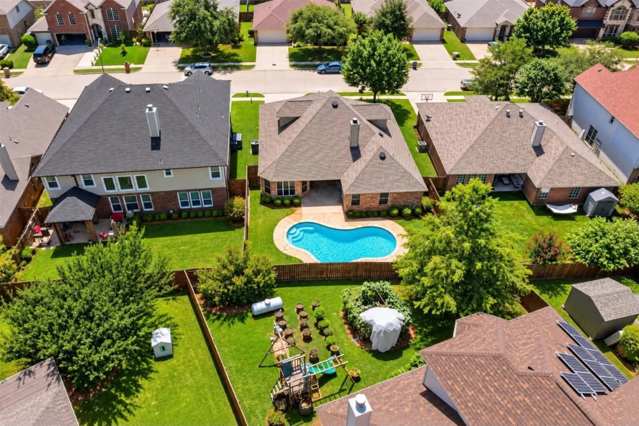 Single Family Residence For Sale in Tarrant County , 839 Evergreen Lane, Burleson, Texas 76028, 4 Bedroom, 2 Bathroom, 2 Garage spaces, 2,714 Sqft, built in 2005, mls#21401871, Real Estate Agent in Burleson, Homes For Sale in Tarrant county, Homes For Sale in Burleson, Realtor in Burleson Texas, Real Estate Brokerage Independent Realty Texas, Luminita Cordes Realtor
