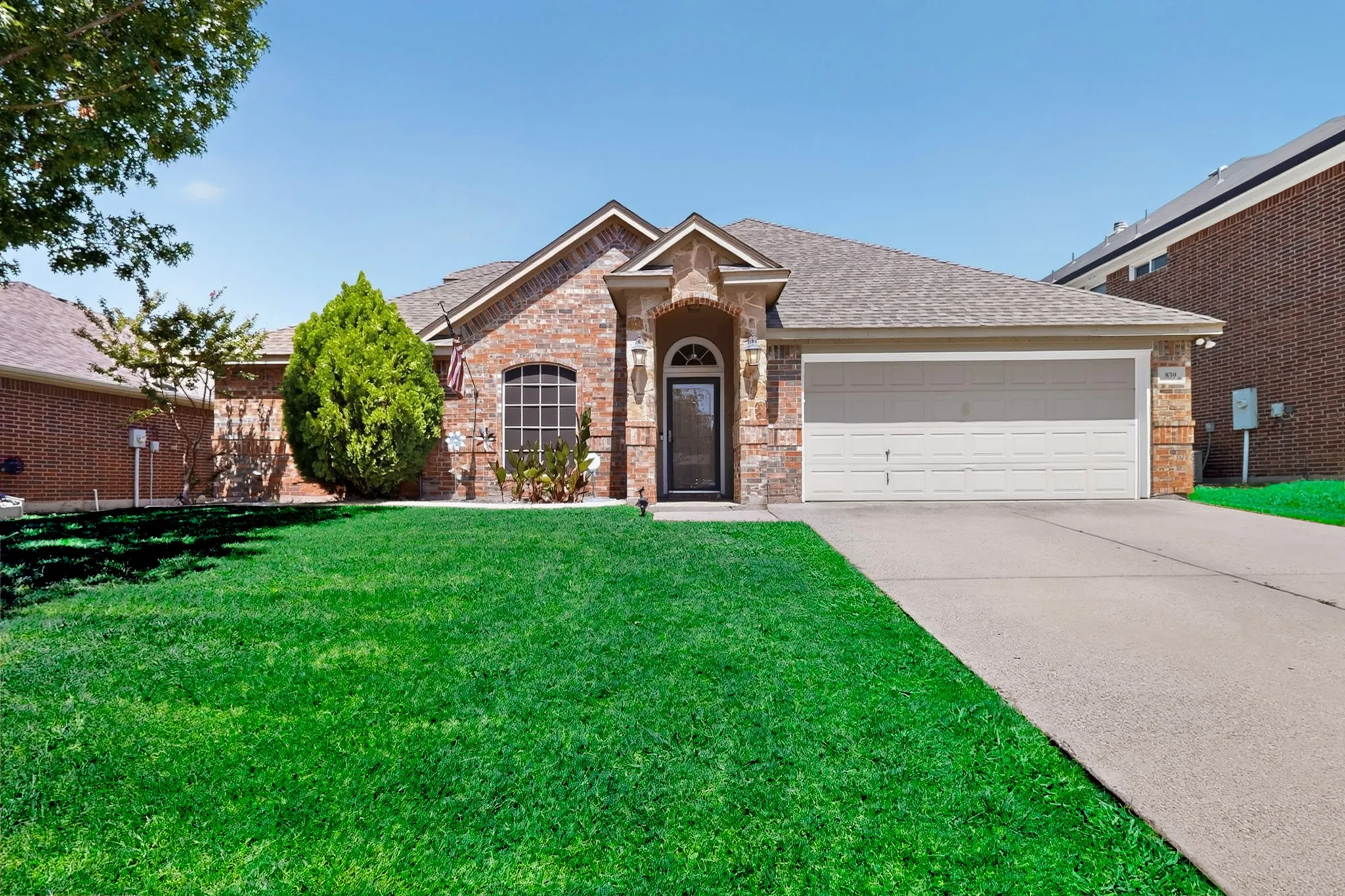 Single Family Residence For Sale in Tarrant County , 839 Evergreen Lane, Burleson, Texas 76028, 4 Bedroom, 2 Bathroom, 2 Garage spaces, 2,714 Sqft, built in 2005, mls#21401871, Real Estate Agent in Burleson, Homes For Sale in Tarrant county, Homes For Sale in Burleson, Realtor in Burleson Texas, Real Estate Brokerage Independent Realty Texas, Luminita Cordes Realtor
