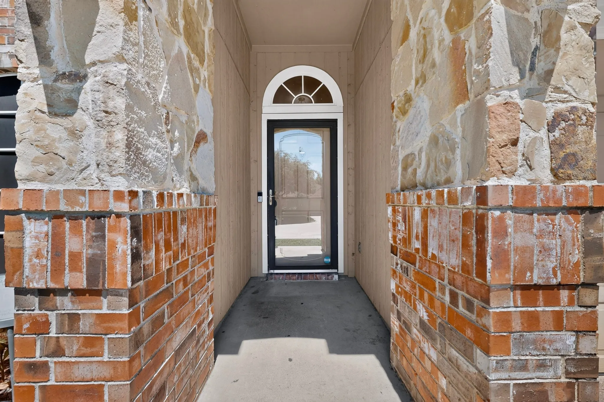 Single Family Residence For Sale in Tarrant County , 839 Evergreen Lane, Burleson, Texas 76028, 4 Bedroom, 2 Bathroom, 2 Garage spaces, 2,714 Sqft, built in 2005, mls#21401871, Real Estate Agent in Burleson, Homes For Sale in Tarrant county, Homes For Sale in Burleson, Realtor in Burleson Texas, Real Estate Brokerage Independent Realty Texas, Luminita Cordes Realtor