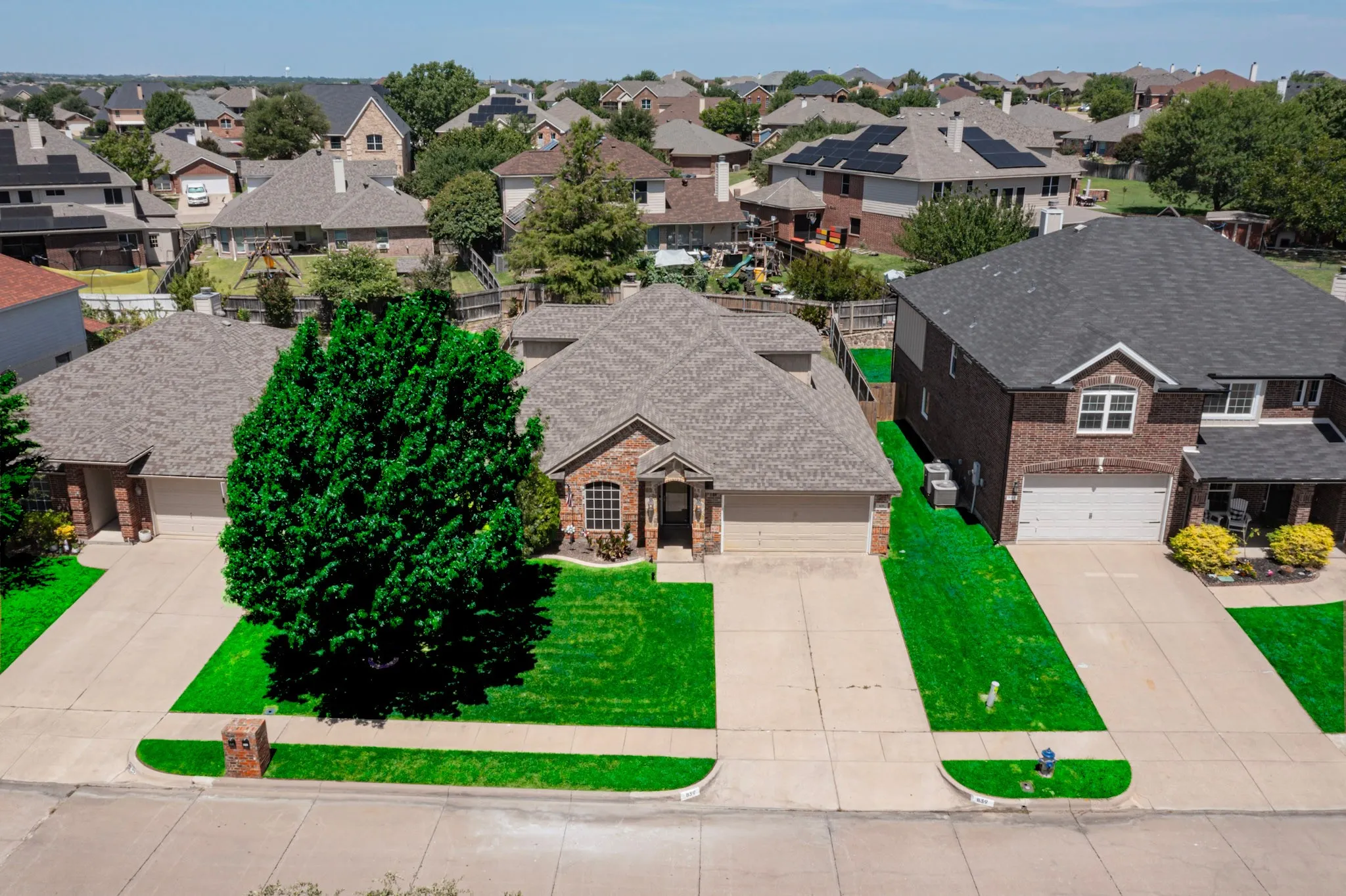 Single Family Residence For Sale in Tarrant County , 839 Evergreen Lane, Burleson, Texas 76028, 4 Bedroom, 2 Bathroom, 2 Garage spaces, 2,714 Sqft, built in 2005, mls#21401871, Real Estate Agent in Burleson, Homes For Sale in Tarrant county, Homes For Sale in Burleson, Realtor in Burleson Texas, Real Estate Brokerage Independent Realty Texas, Luminita Cordes Realtor