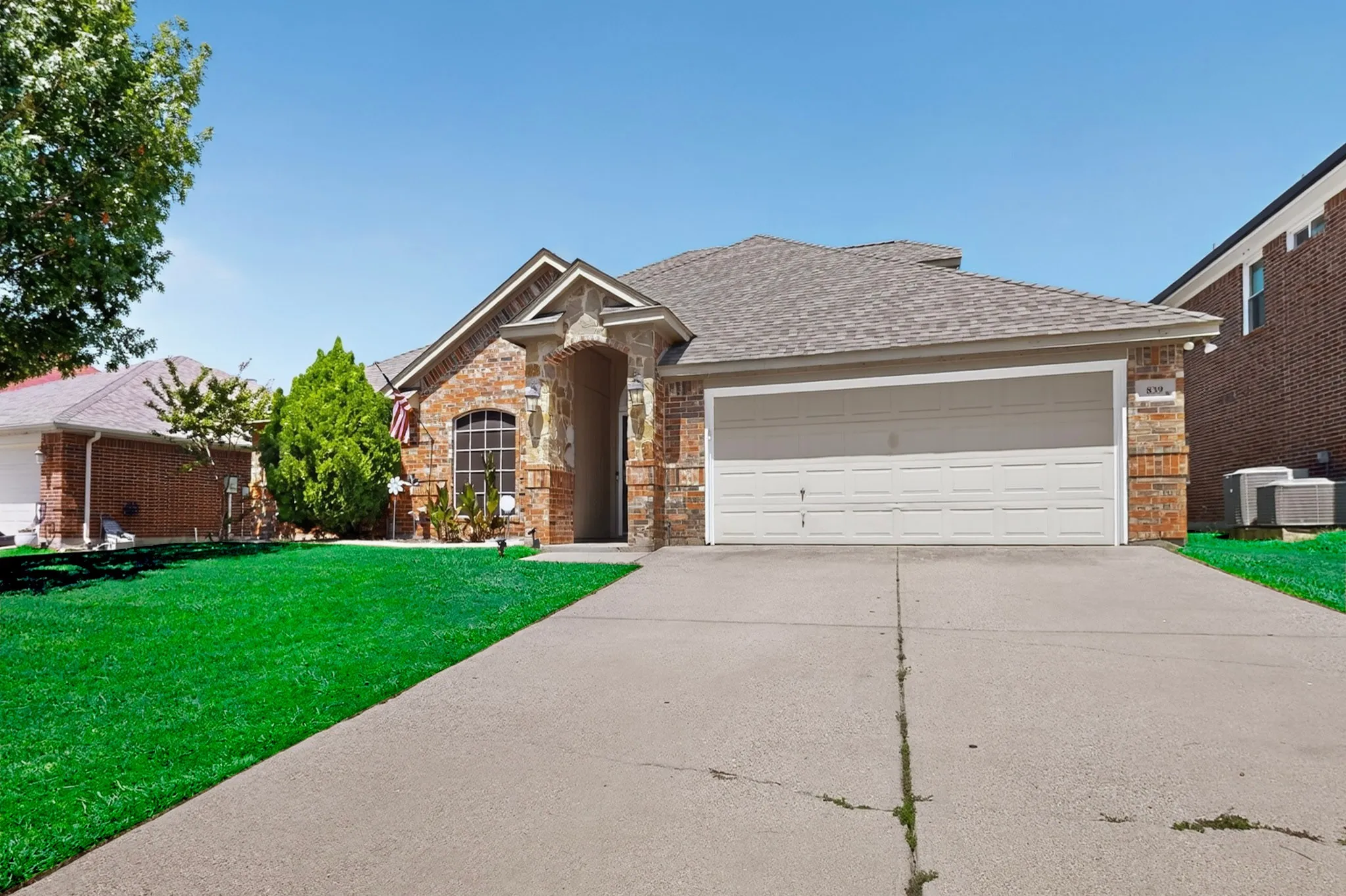 Single Family Residence For Sale in Tarrant County , 839 Evergreen Lane, Burleson, Texas 76028, 4 Bedroom, 2 Bathroom, 2 Garage spaces, 2,714 Sqft, built in 2005, mls#21401871, Real Estate Agent in Burleson, Homes For Sale in Tarrant county, Homes For Sale in Burleson, Realtor in Burleson Texas, Real Estate Brokerage Independent Realty Texas, Luminita Cordes Realtor