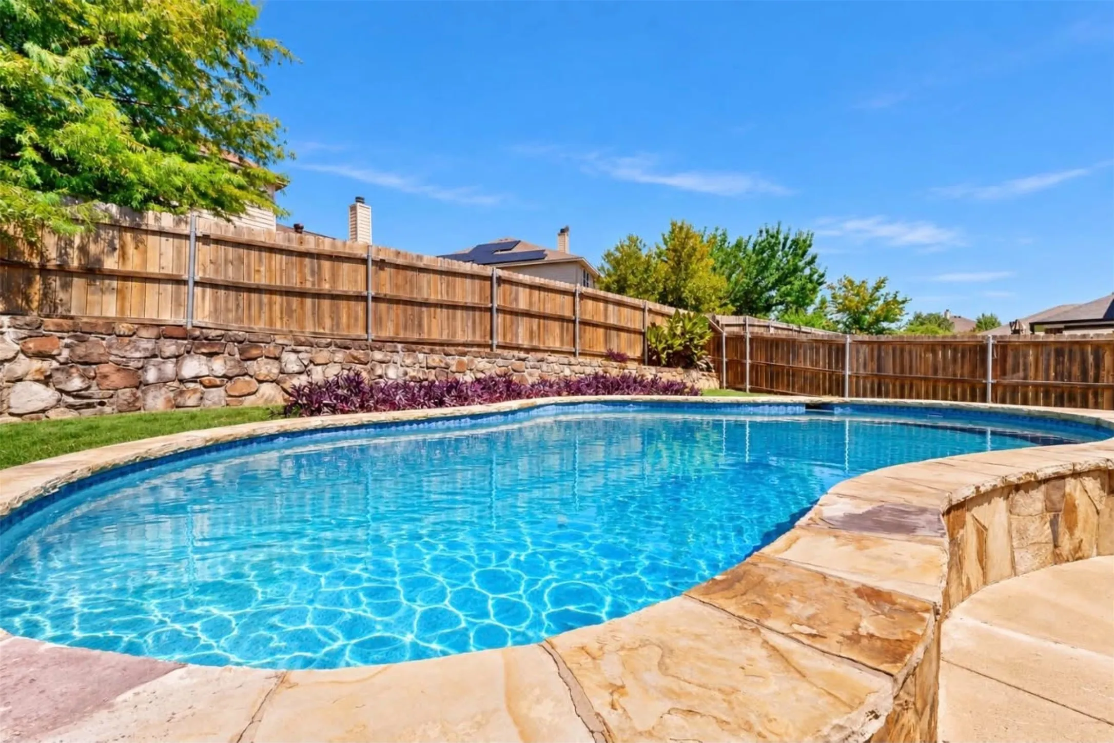 Single Family Residence For Sale in Tarrant County , 839 Evergreen Lane, Burleson, Texas 76028, 4 Bedroom, 2 Bathroom, 2 Garage spaces, 2,714 Sqft, built in 2005, mls#21401871, Real Estate Agent in Burleson, Homes For Sale in Tarrant county, Homes For Sale in Burleson, Realtor in Burleson Texas, Real Estate Brokerage Independent Realty Texas, Luminita Cordes Realtor