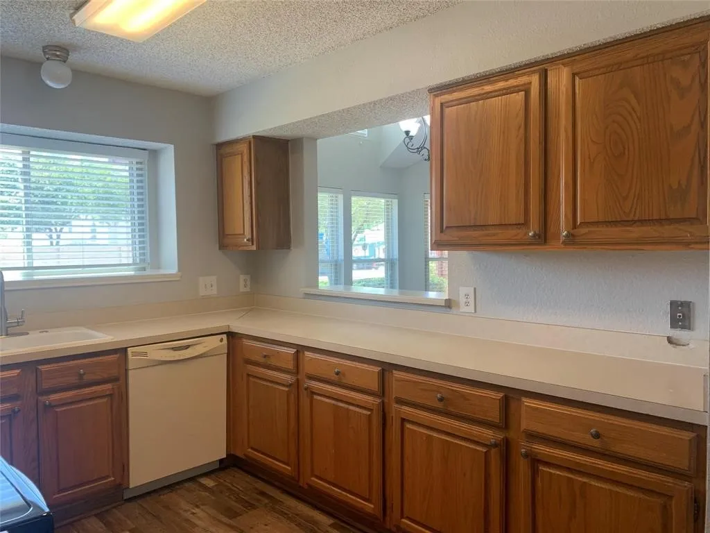 Single Family Residence For Rent in Tarrant County , 2766 Claremont Drive, Grand Prairie, Texas 75052, 3 Bedroom, 2 Bathroom, 2 Garage spaces, 1,497 Sqft, built in 1985, mls#21401860, Real Estate Agent in Grand Prairie, Homes For Rent in Tarrant county, Homes For Rent in Grand Prairie, Realtor in Grand Prairie Texas, Real Estate Brokerage Independent Realty Texas, Luminita Cordes Realtor