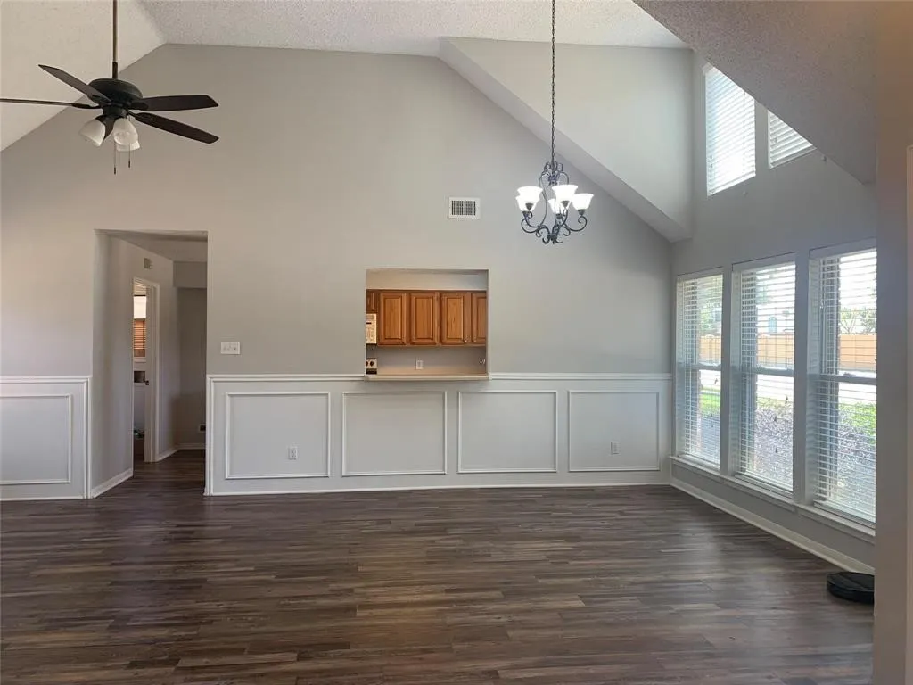 Single Family Residence For Rent in Tarrant County , 2766 Claremont Drive, Grand Prairie, Texas 75052, 3 Bedroom, 2 Bathroom, 2 Garage spaces, 1,497 Sqft, built in 1985, mls#21401860, Real Estate Agent in Grand Prairie, Homes For Rent in Tarrant county, Homes For Rent in Grand Prairie, Realtor in Grand Prairie Texas, Real Estate Brokerage Independent Realty Texas, Luminita Cordes Realtor