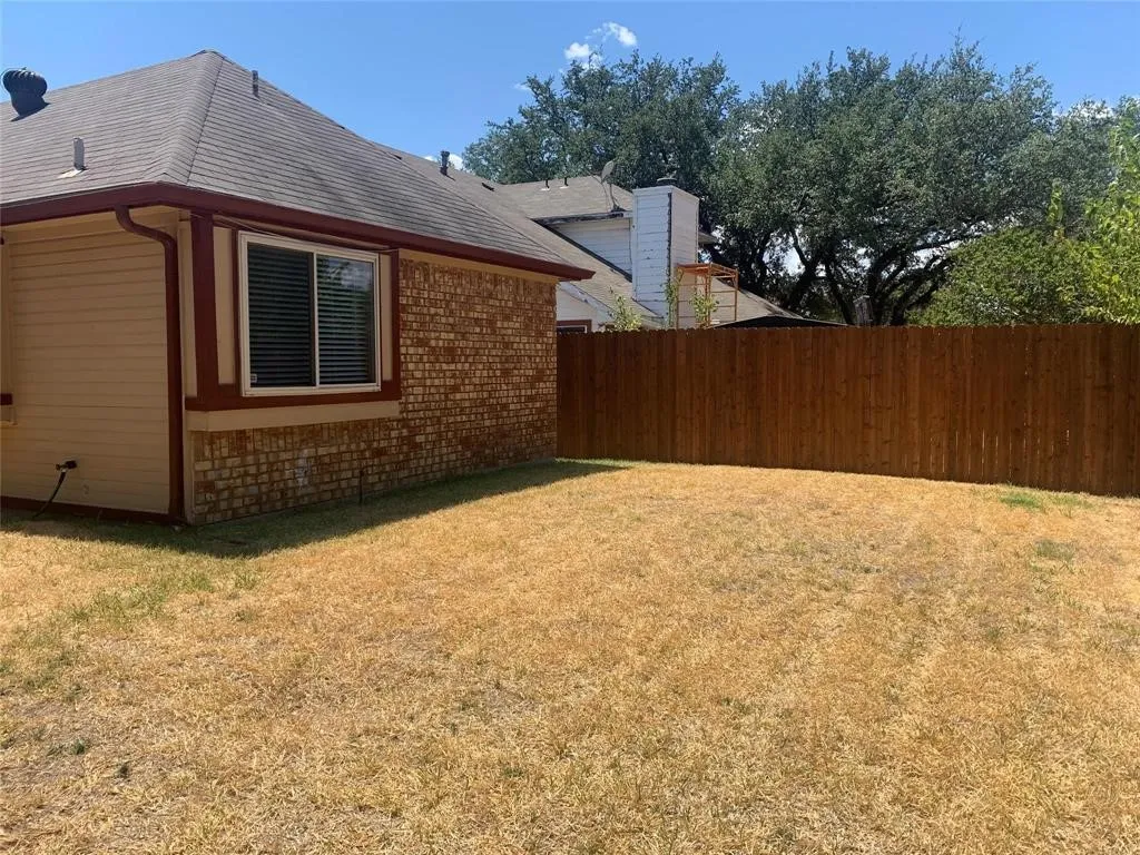 Single Family Residence For Rent in Tarrant County , 2766 Claremont Drive, Grand Prairie, Texas 75052, 3 Bedroom, 2 Bathroom, 2 Garage spaces, 1,497 Sqft, built in 1985, mls#21401860, Real Estate Agent in Grand Prairie, Homes For Rent in Tarrant county, Homes For Rent in Grand Prairie, Realtor in Grand Prairie Texas, Real Estate Brokerage Independent Realty Texas, Luminita Cordes Realtor