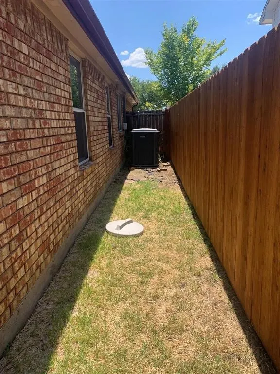 Single Family Residence For Rent in Tarrant County , 2766 Claremont Drive, Grand Prairie, Texas 75052, 3 Bedroom, 2 Bathroom, 2 Garage spaces, 1,497 Sqft, built in 1985, mls#21401860, Real Estate Agent in Grand Prairie, Homes For Rent in Tarrant county, Homes For Rent in Grand Prairie, Realtor in Grand Prairie Texas, Real Estate Brokerage Independent Realty Texas, Luminita Cordes Realtor