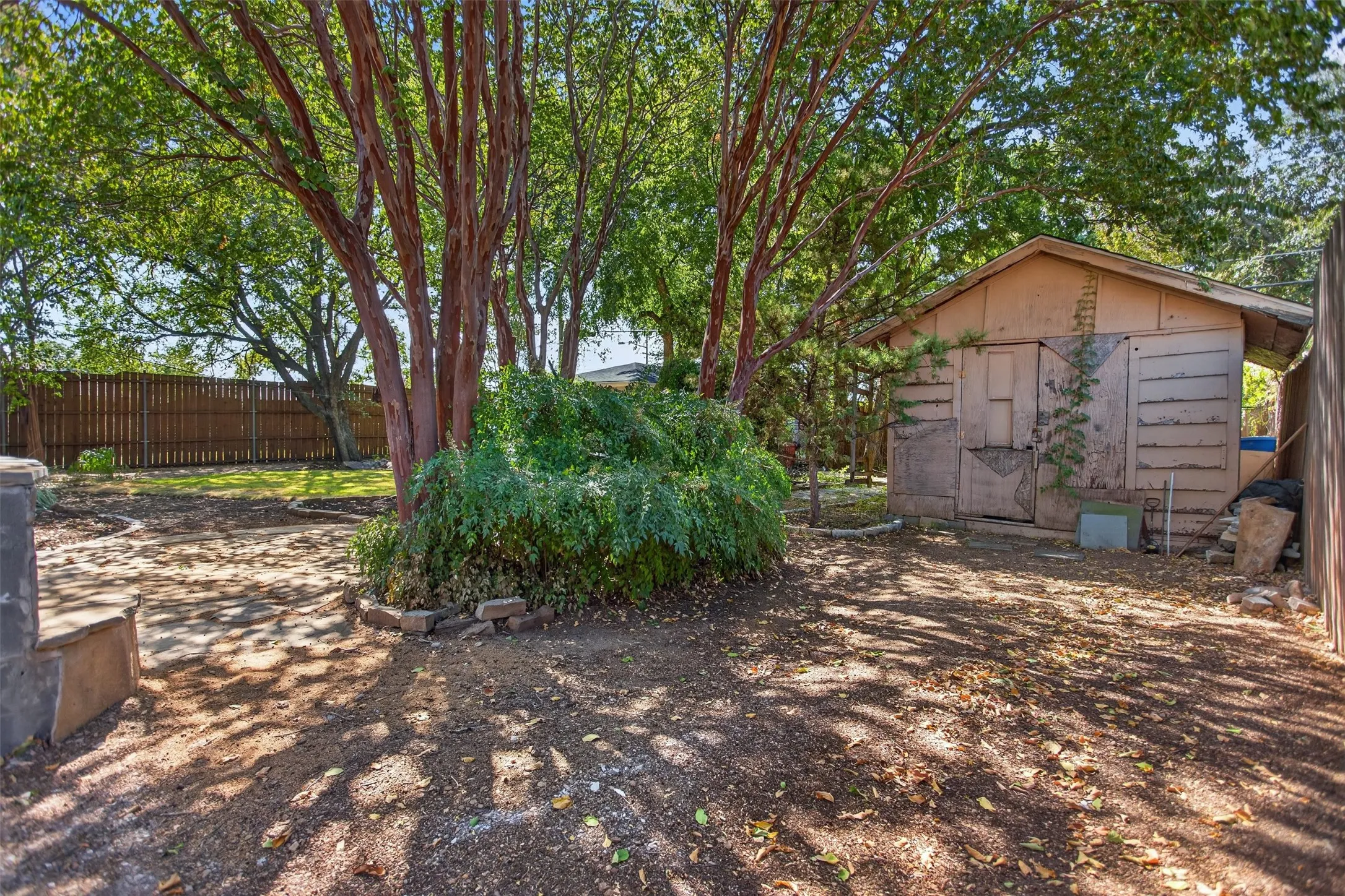 Single Family Residence For Rent in Collin County , 410 Allenwood Drive, Allen, Texas 75002, 3 Bedroom, 2 Bathroom, Garage spaces, 1,459 Sqft, built in 1963, mls#21393157, Real Estate Agent in Allen, Homes For Rent in Collin county, Homes For Rent in Allen, Realtor in Allen Texas, Real Estate Brokerage Independent Realty Texas, Luminita Cordes Realtor