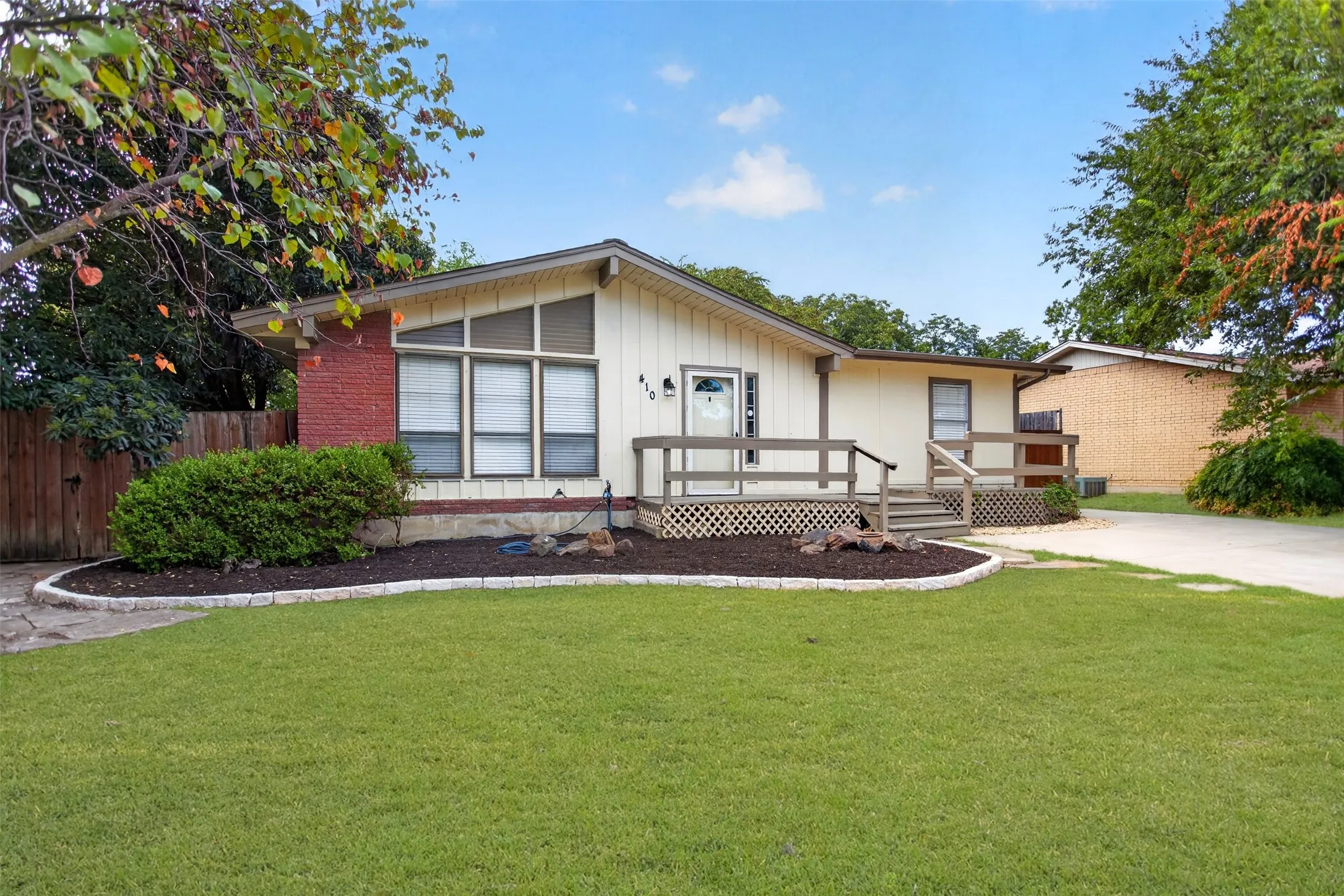 Single Family Residence For Rent in Collin County , 410 Allenwood Drive, Allen, Texas 75002, 3 Bedroom, 2 Bathroom, Garage spaces, 1,459 Sqft, built in 1963, mls#21393157, Real Estate Agent in Allen, Homes For Rent in Collin county, Homes For Rent in Allen, Realtor in Allen Texas, Real Estate Brokerage Independent Realty Texas, Luminita Cordes Realtor