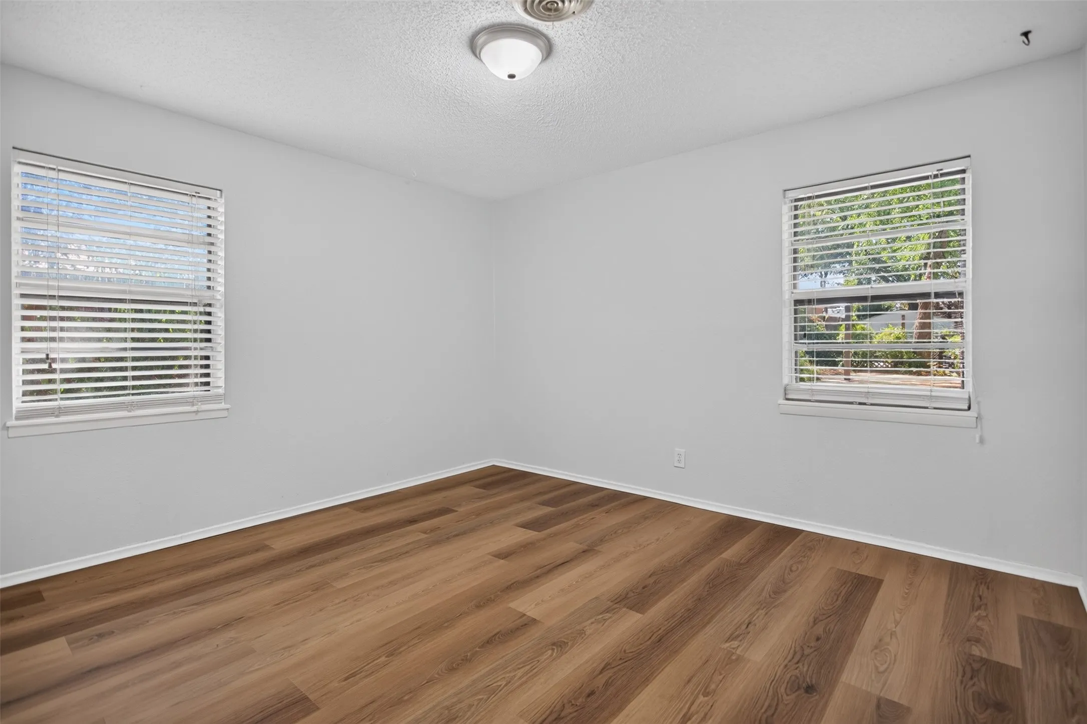 Single Family Residence For Rent in Collin County , 410 Allenwood Drive, Allen, Texas 75002, 3 Bedroom, 2 Bathroom, Garage spaces, 1,459 Sqft, built in 1963, mls#21393157, Real Estate Agent in Allen, Homes For Rent in Collin county, Homes For Rent in Allen, Realtor in Allen Texas, Real Estate Brokerage Independent Realty Texas, Luminita Cordes Realtor