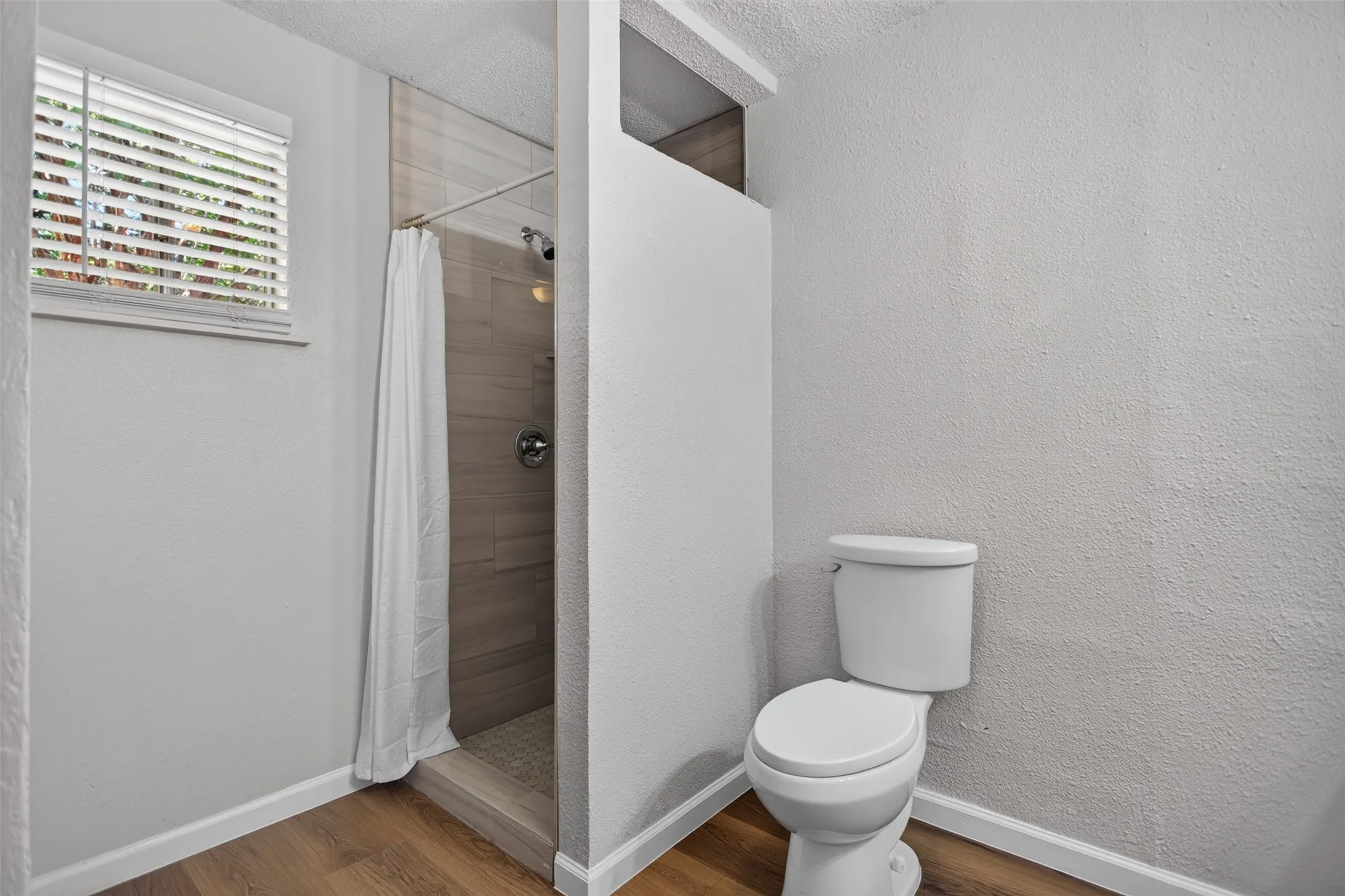 Single Family Residence For Rent in Collin County , 410 Allenwood Drive, Allen, Texas 75002, 3 Bedroom, 2 Bathroom, Garage spaces, 1,459 Sqft, built in 1963, mls#21393157, Real Estate Agent in Allen, Homes For Rent in Collin county, Homes For Rent in Allen, Realtor in Allen Texas, Real Estate Brokerage Independent Realty Texas, Luminita Cordes Realtor