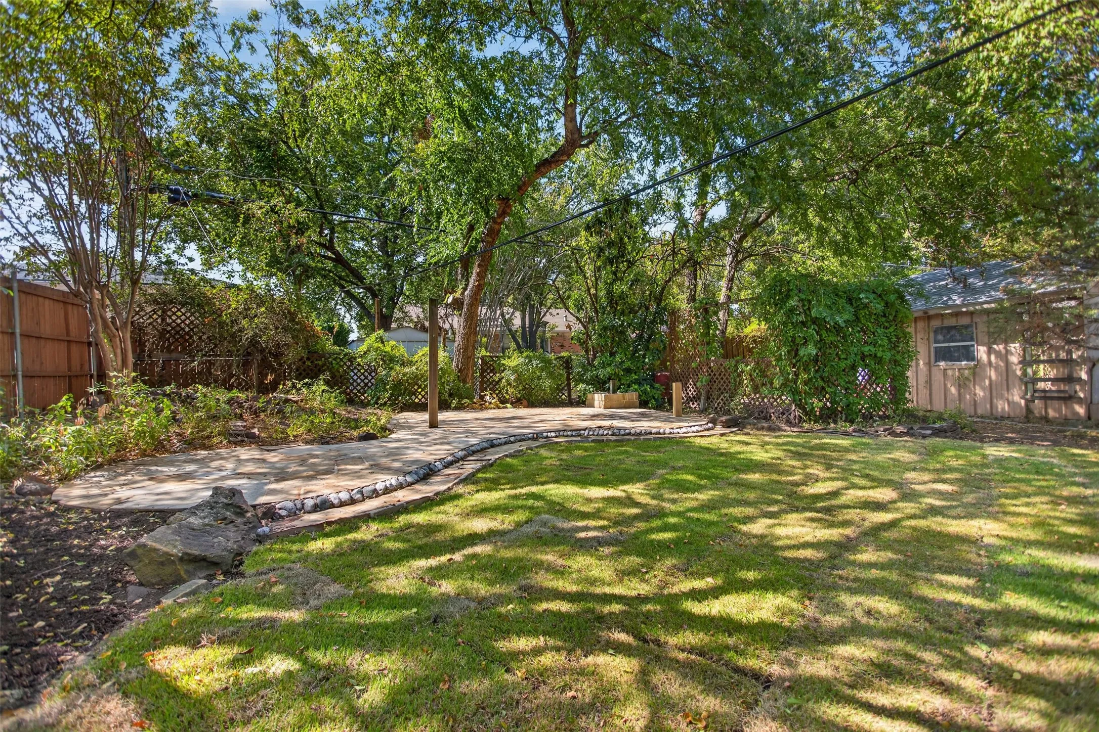 Single Family Residence For Rent in Collin County , 410 Allenwood Drive, Allen, Texas 75002, 3 Bedroom, 2 Bathroom, Garage spaces, 1,459 Sqft, built in 1963, mls#21393157, Real Estate Agent in Allen, Homes For Rent in Collin county, Homes For Rent in Allen, Realtor in Allen Texas, Real Estate Brokerage Independent Realty Texas, Luminita Cordes Realtor