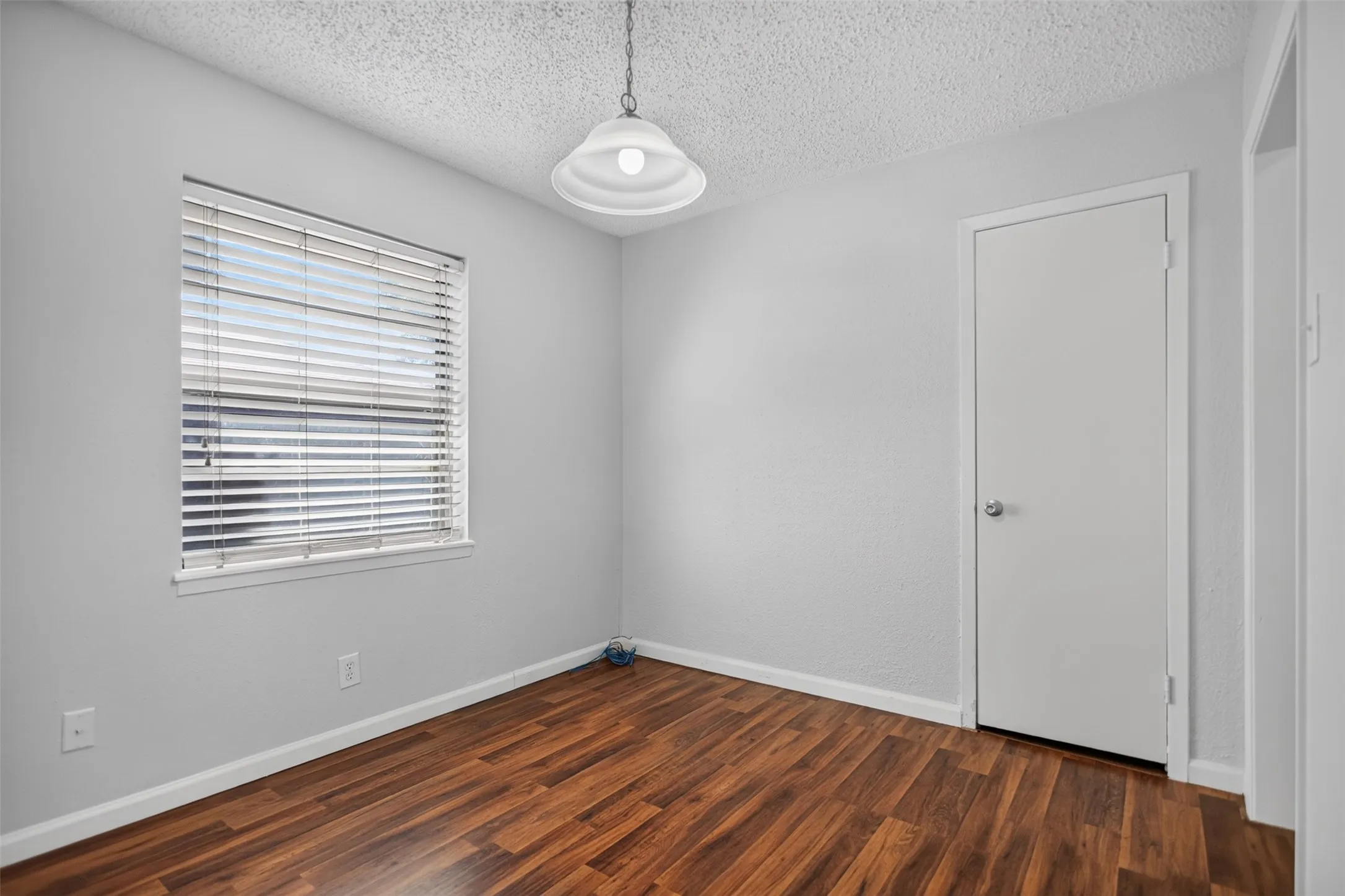 Single Family Residence For Rent in Collin County , 410 Allenwood Drive, Allen, Texas 75002, 3 Bedroom, 2 Bathroom, Garage spaces, 1,459 Sqft, built in 1963, mls#21393157, Real Estate Agent in Allen, Homes For Rent in Collin county, Homes For Rent in Allen, Realtor in Allen Texas, Real Estate Brokerage Independent Realty Texas, Luminita Cordes Realtor