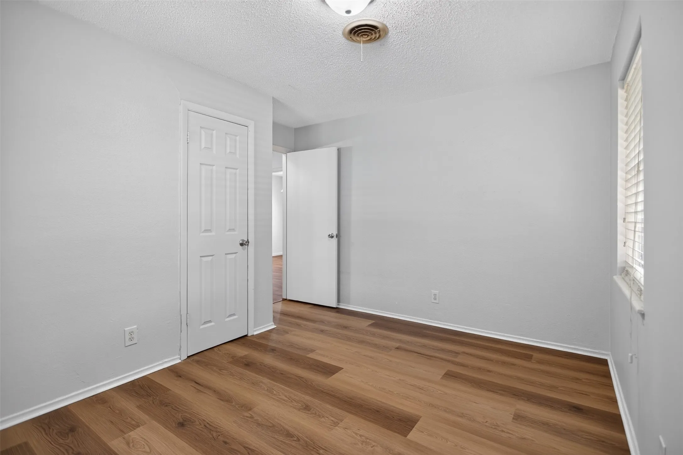 Single Family Residence For Rent in Collin County , 410 Allenwood Drive, Allen, Texas 75002, 3 Bedroom, 2 Bathroom, Garage spaces, 1,459 Sqft, built in 1963, mls#21393157, Real Estate Agent in Allen, Homes For Rent in Collin county, Homes For Rent in Allen, Realtor in Allen Texas, Real Estate Brokerage Independent Realty Texas, Luminita Cordes Realtor