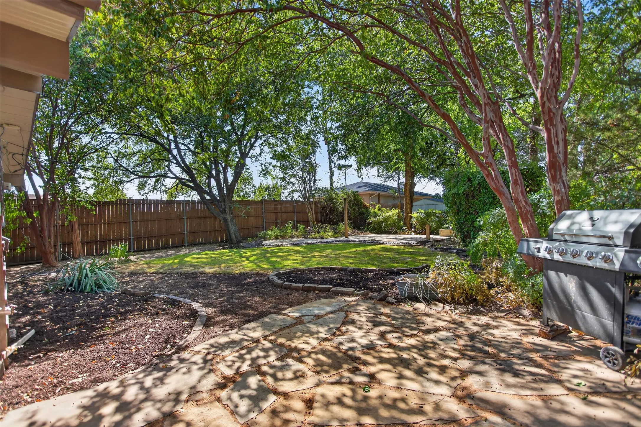 Single Family Residence For Rent in Collin County , 410 Allenwood Drive, Allen, Texas 75002, 3 Bedroom, 2 Bathroom, Garage spaces, 1,459 Sqft, built in 1963, mls#21393157, Real Estate Agent in Allen, Homes For Rent in Collin county, Homes For Rent in Allen, Realtor in Allen Texas, Real Estate Brokerage Independent Realty Texas, Luminita Cordes Realtor