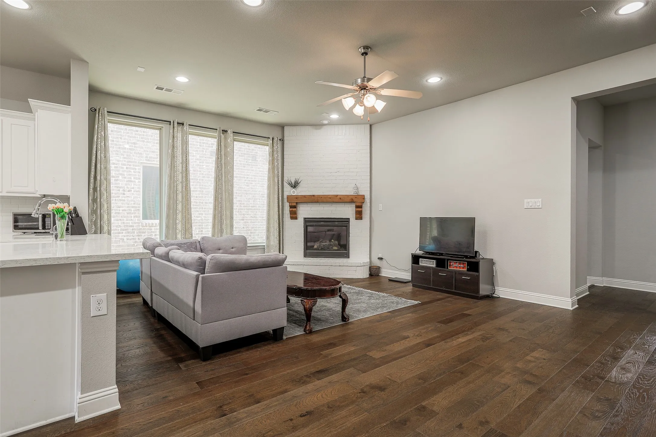 Single Family Residence For Rent in Tarrant County , 624 Rawlins Lane, Fort Worth, Texas 76131, 3 Bedroom, 2 Bathroom, 2 Garage spaces, 2,118 Sqft, built in 2016, mls#21397834, Real Estate Agent in Fort Worth, Homes For Rent in Tarrant county, Homes For Rent in Fort Worth, Realtor in Fort Worth Texas, Real Estate Brokerage Independent Realty Texas, Luminita Cordes Realtor