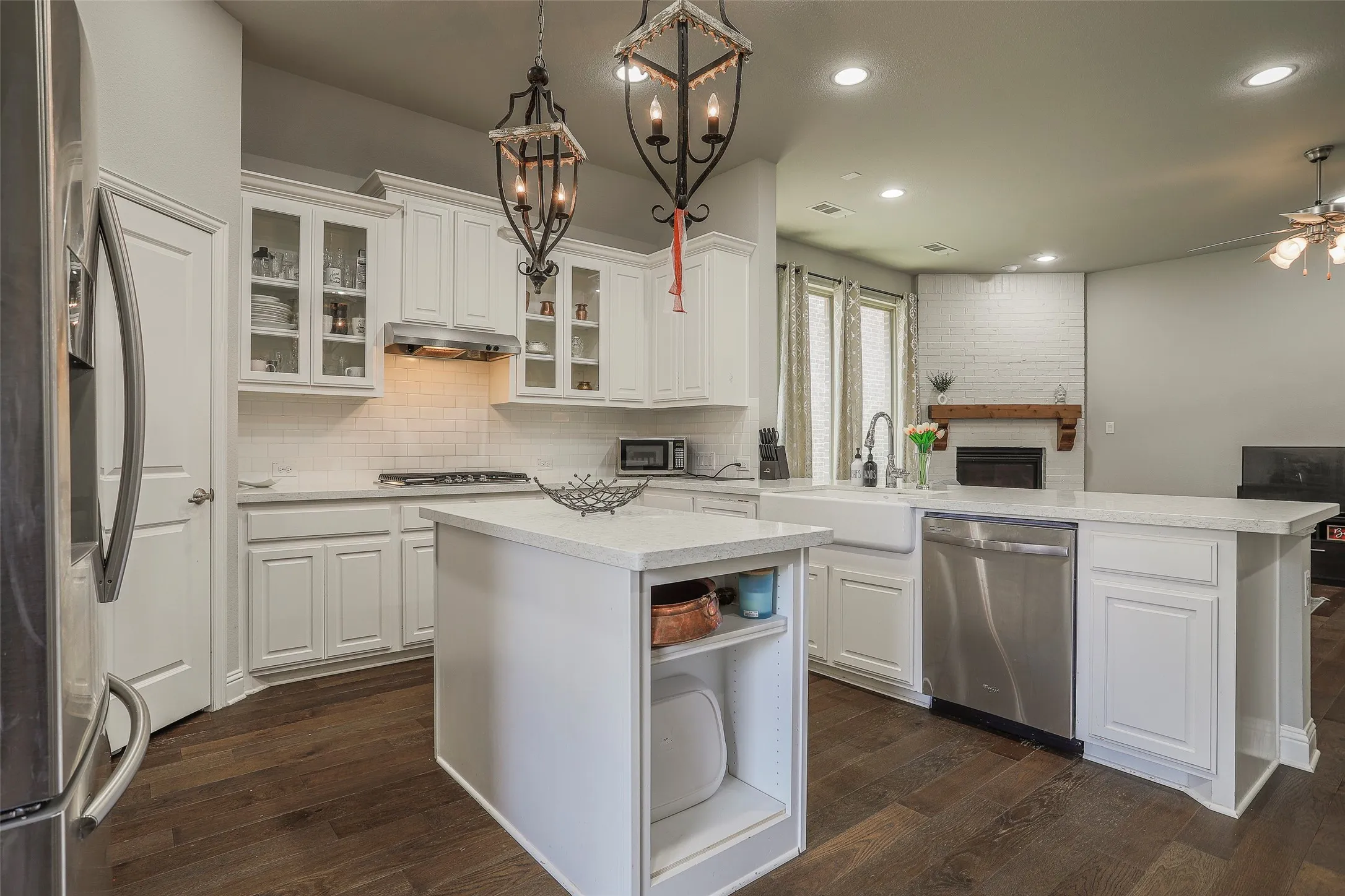 Single Family Residence For Rent in Tarrant County , 624 Rawlins Lane, Fort Worth, Texas 76131, 3 Bedroom, 2 Bathroom, 2 Garage spaces, 2,118 Sqft, built in 2016, mls#21397834, Real Estate Agent in Fort Worth, Homes For Rent in Tarrant county, Homes For Rent in Fort Worth, Realtor in Fort Worth Texas, Real Estate Brokerage Independent Realty Texas, Luminita Cordes Realtor