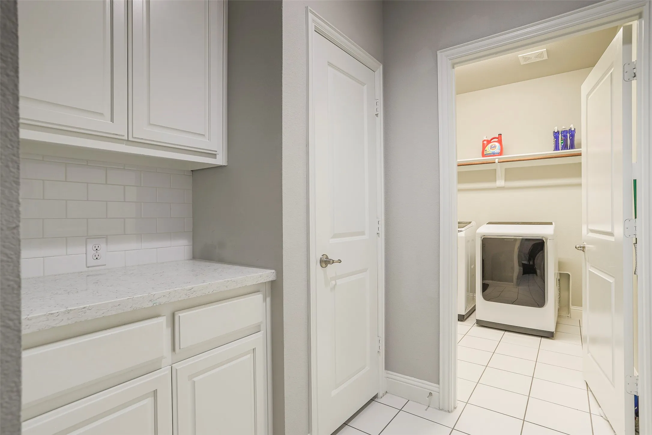 Single Family Residence For Rent in Tarrant County , 624 Rawlins Lane, Fort Worth, Texas 76131, 3 Bedroom, 2 Bathroom, 2 Garage spaces, 2,118 Sqft, built in 2016, mls#21397834, Real Estate Agent in Fort Worth, Homes For Rent in Tarrant county, Homes For Rent in Fort Worth, Realtor in Fort Worth Texas, Real Estate Brokerage Independent Realty Texas, Luminita Cordes Realtor