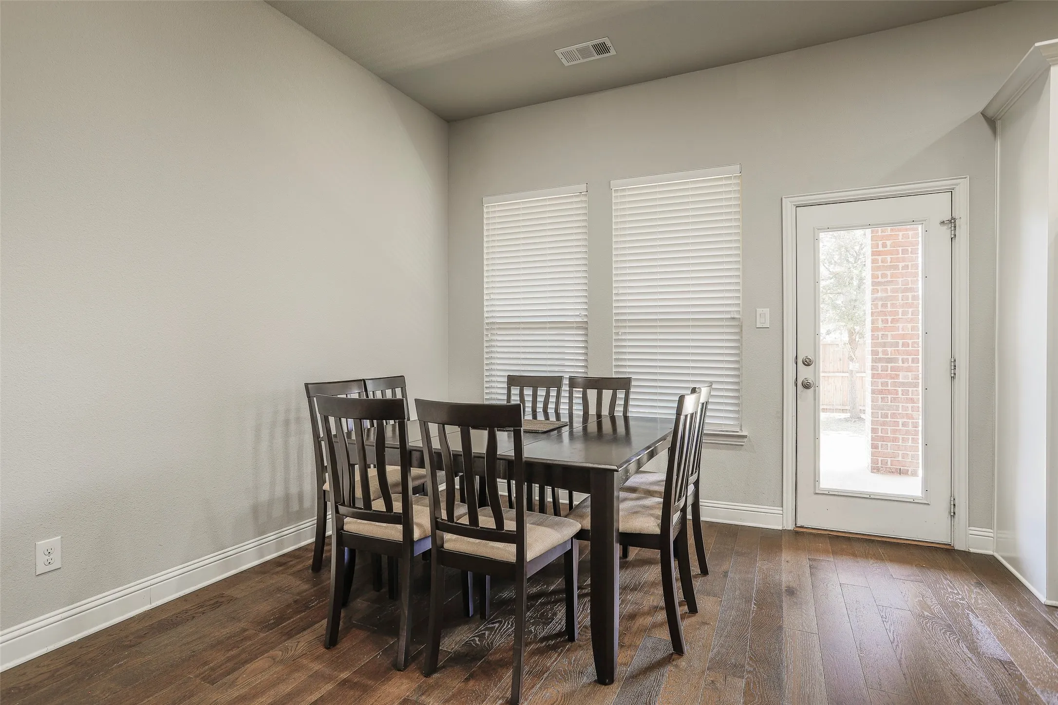 Single Family Residence For Rent in Tarrant County , 624 Rawlins Lane, Fort Worth, Texas 76131, 3 Bedroom, 2 Bathroom, 2 Garage spaces, 2,118 Sqft, built in 2016, mls#21397834, Real Estate Agent in Fort Worth, Homes For Rent in Tarrant county, Homes For Rent in Fort Worth, Realtor in Fort Worth Texas, Real Estate Brokerage Independent Realty Texas, Luminita Cordes Realtor