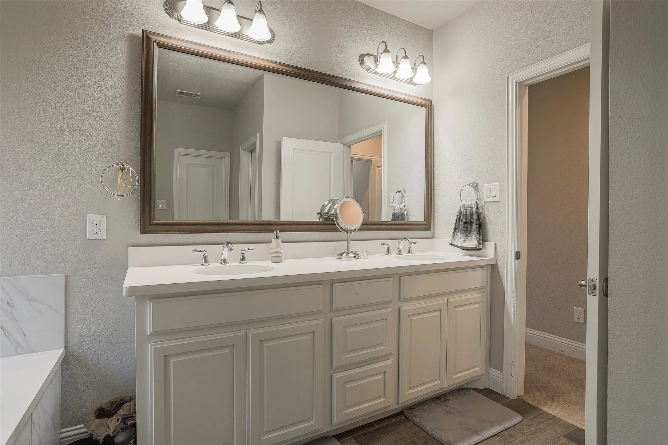 Single Family Residence For Rent in Tarrant County , 624 Rawlins Lane, Fort Worth, Texas 76131, 3 Bedroom, 2 Bathroom, 2 Garage spaces, 2,118 Sqft, built in 2016, mls#21397834, Real Estate Agent in Fort Worth, Homes For Rent in Tarrant county, Homes For Rent in Fort Worth, Realtor in Fort Worth Texas, Real Estate Brokerage Independent Realty Texas, Luminita Cordes Realtor