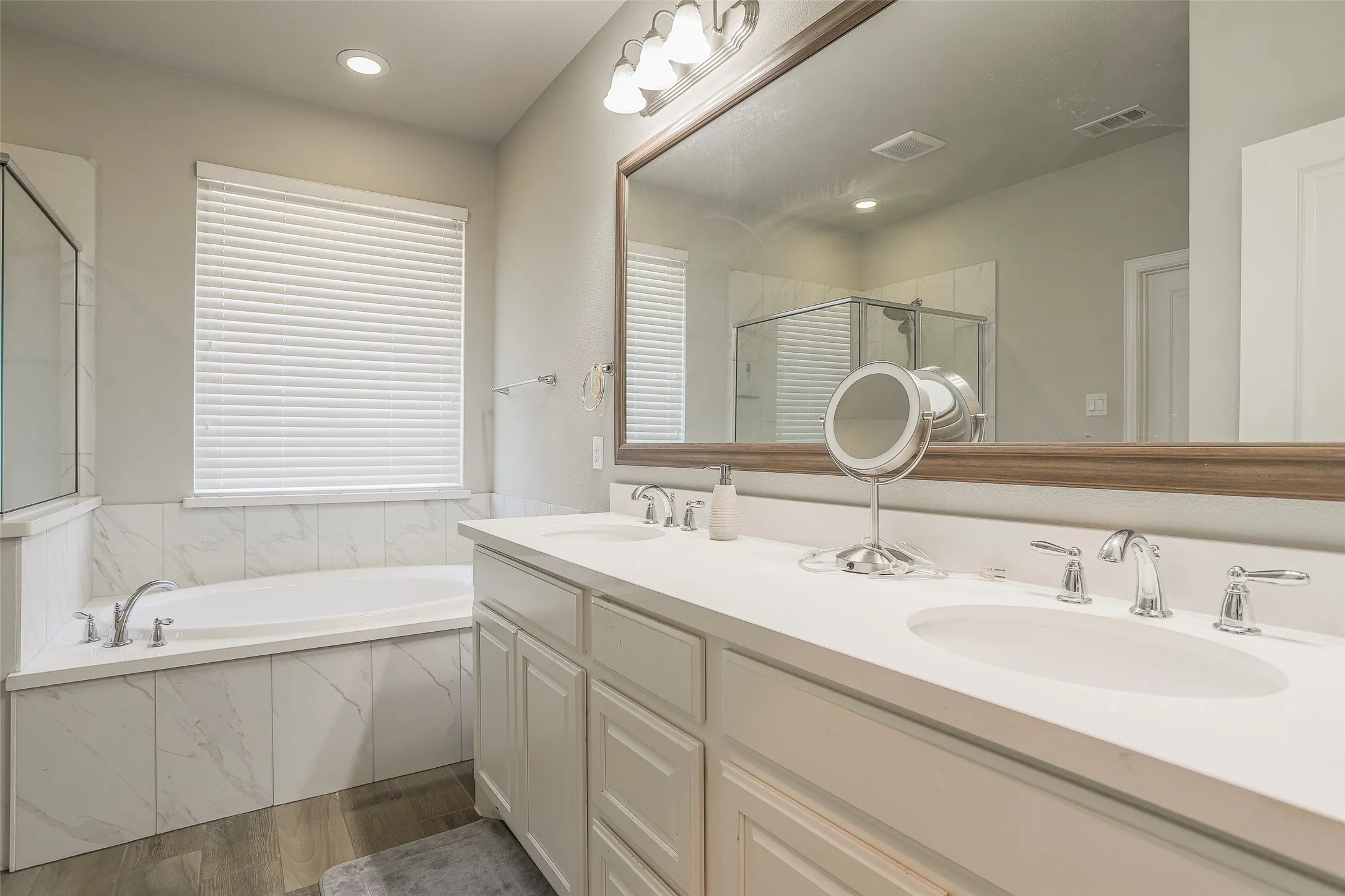 Single Family Residence For Rent in Tarrant County , 624 Rawlins Lane, Fort Worth, Texas 76131, 3 Bedroom, 2 Bathroom, 2 Garage spaces, 2,118 Sqft, built in 2016, mls#21397834, Real Estate Agent in Fort Worth, Homes For Rent in Tarrant county, Homes For Rent in Fort Worth, Realtor in Fort Worth Texas, Real Estate Brokerage Independent Realty Texas, Luminita Cordes Realtor